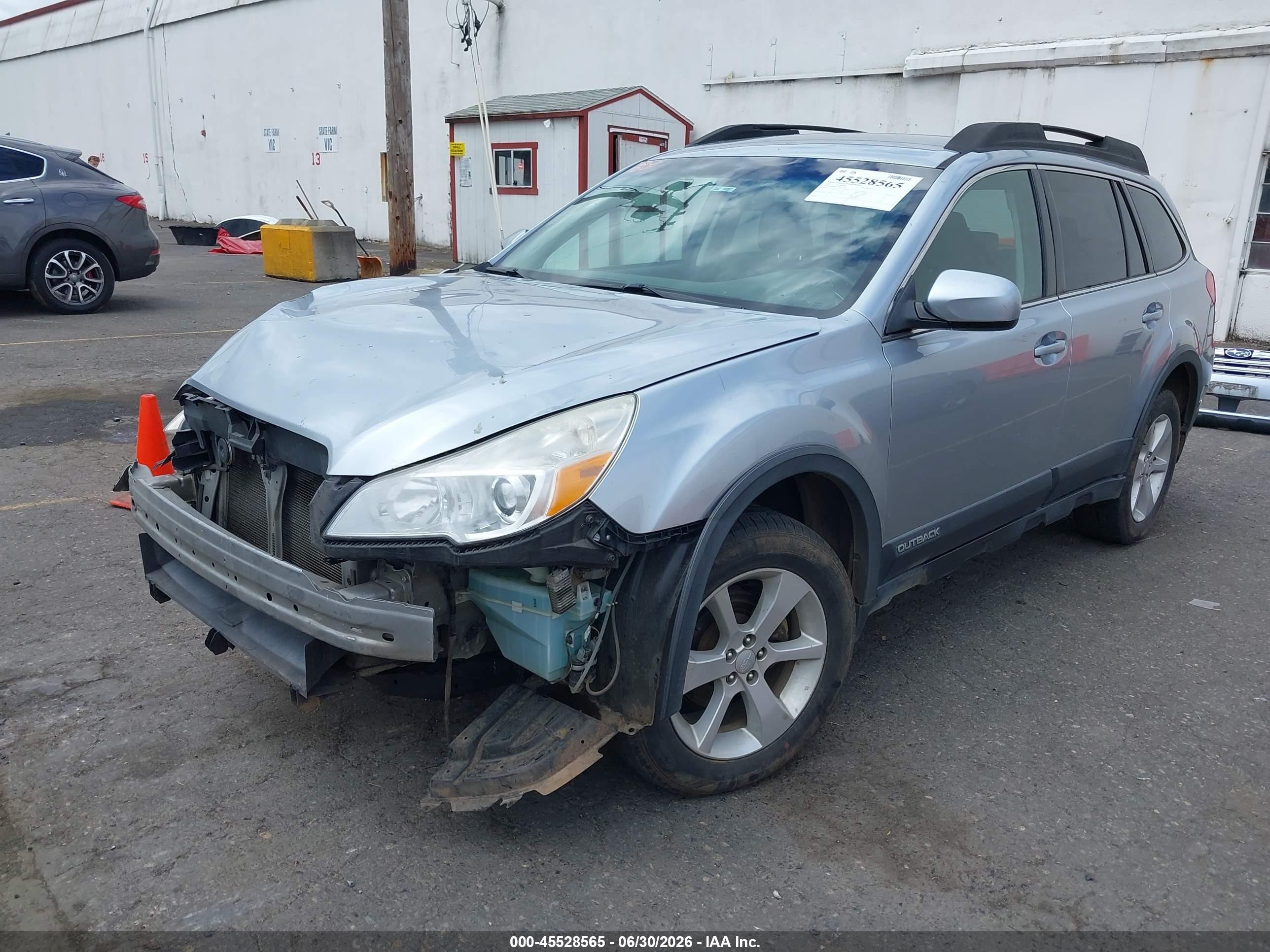 2013 Subaru Outback 2.5i Premium Silver vin: 4S4BRBCC9D3207244
