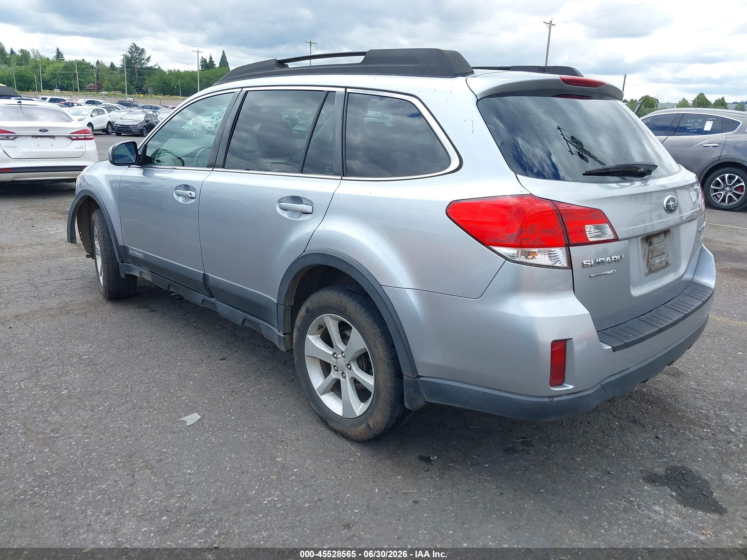 2013 Subaru Outback 2.5i Premium Silver vin: 4S4BRBCC9D3207244