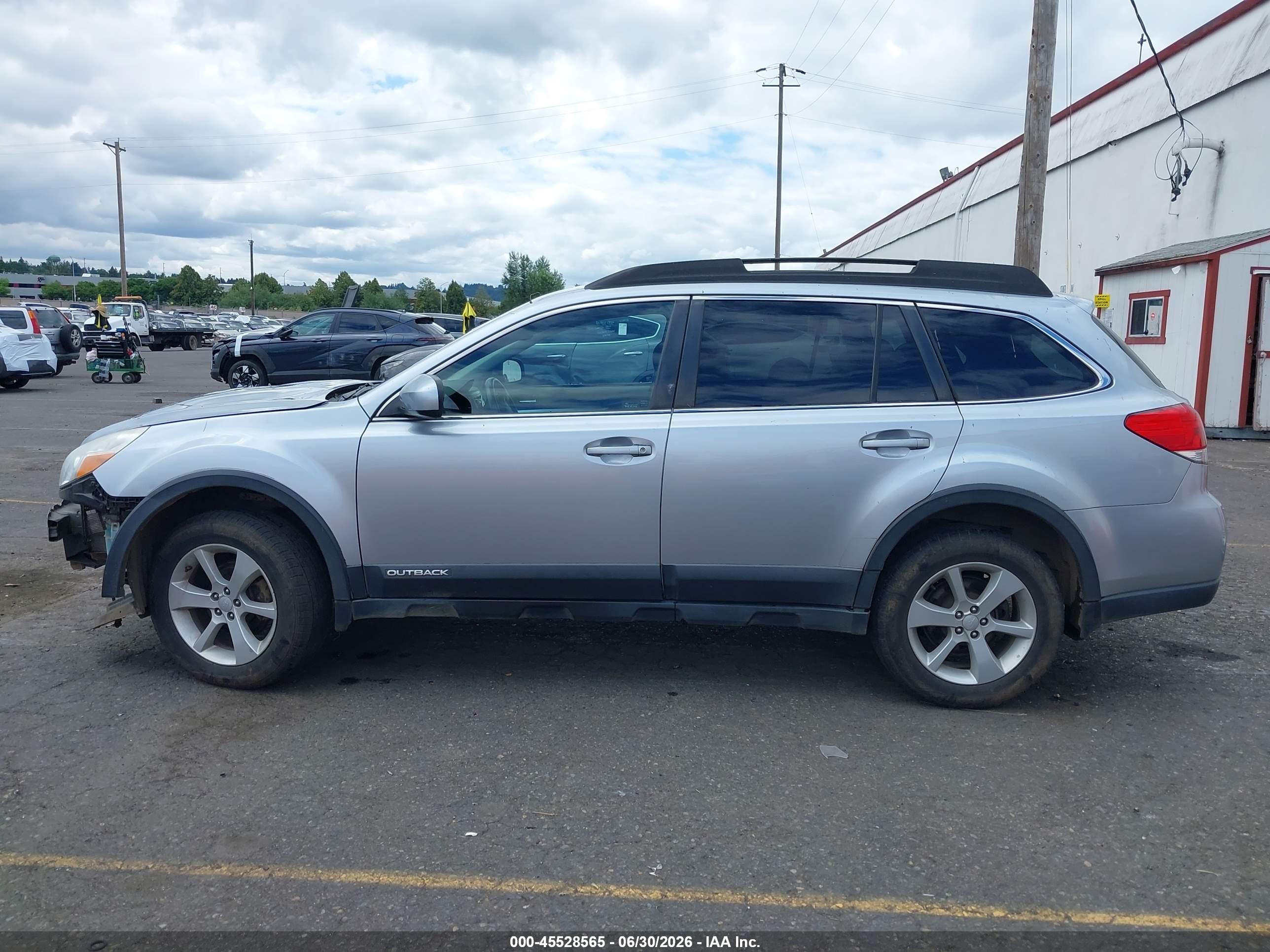 2013 Subaru Outback 2.5i Premium Silver vin: 4S4BRBCC9D3207244