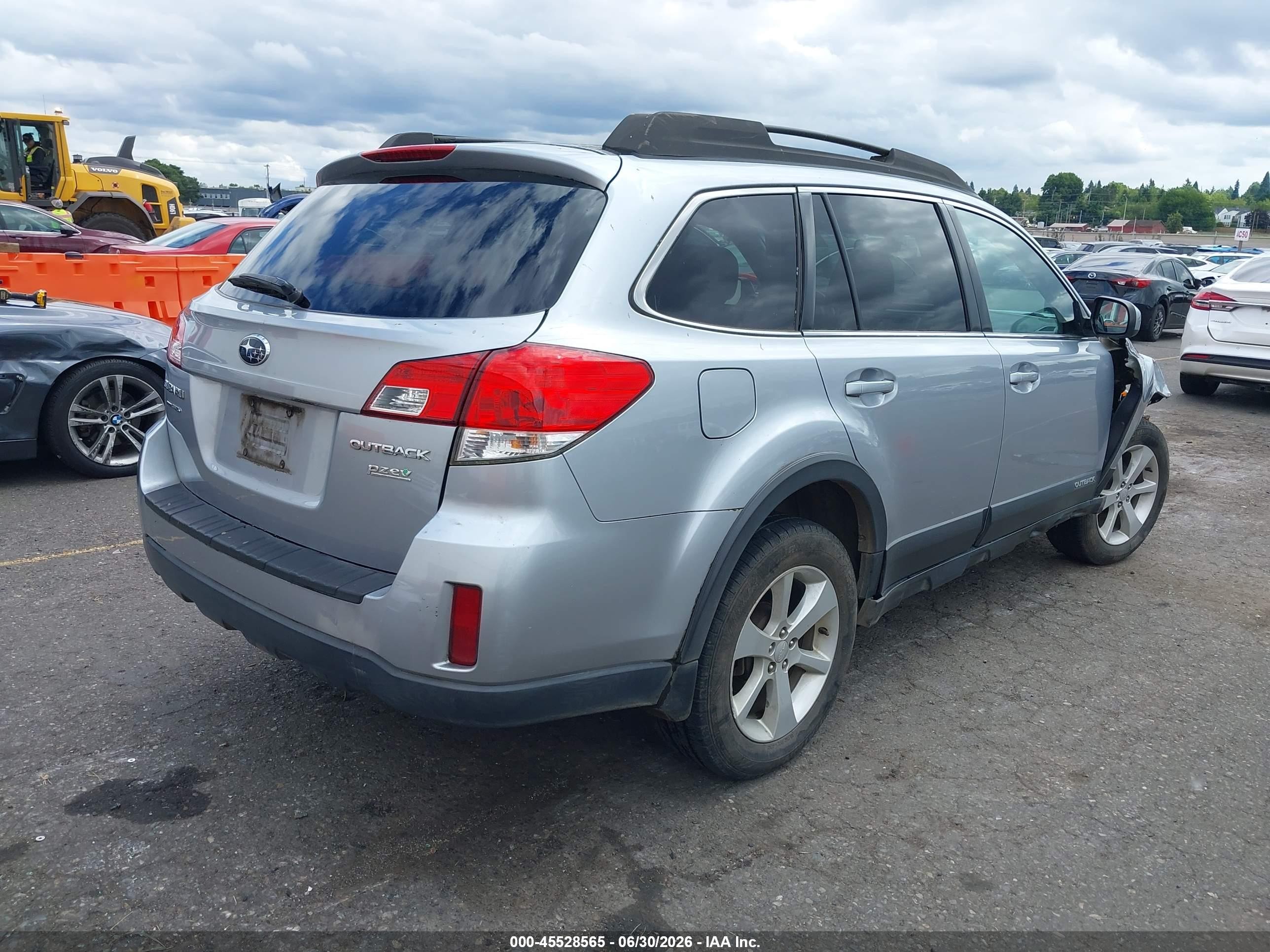 2013 Subaru Outback 2.5i Premium Silver vin: 4S4BRBCC9D3207244