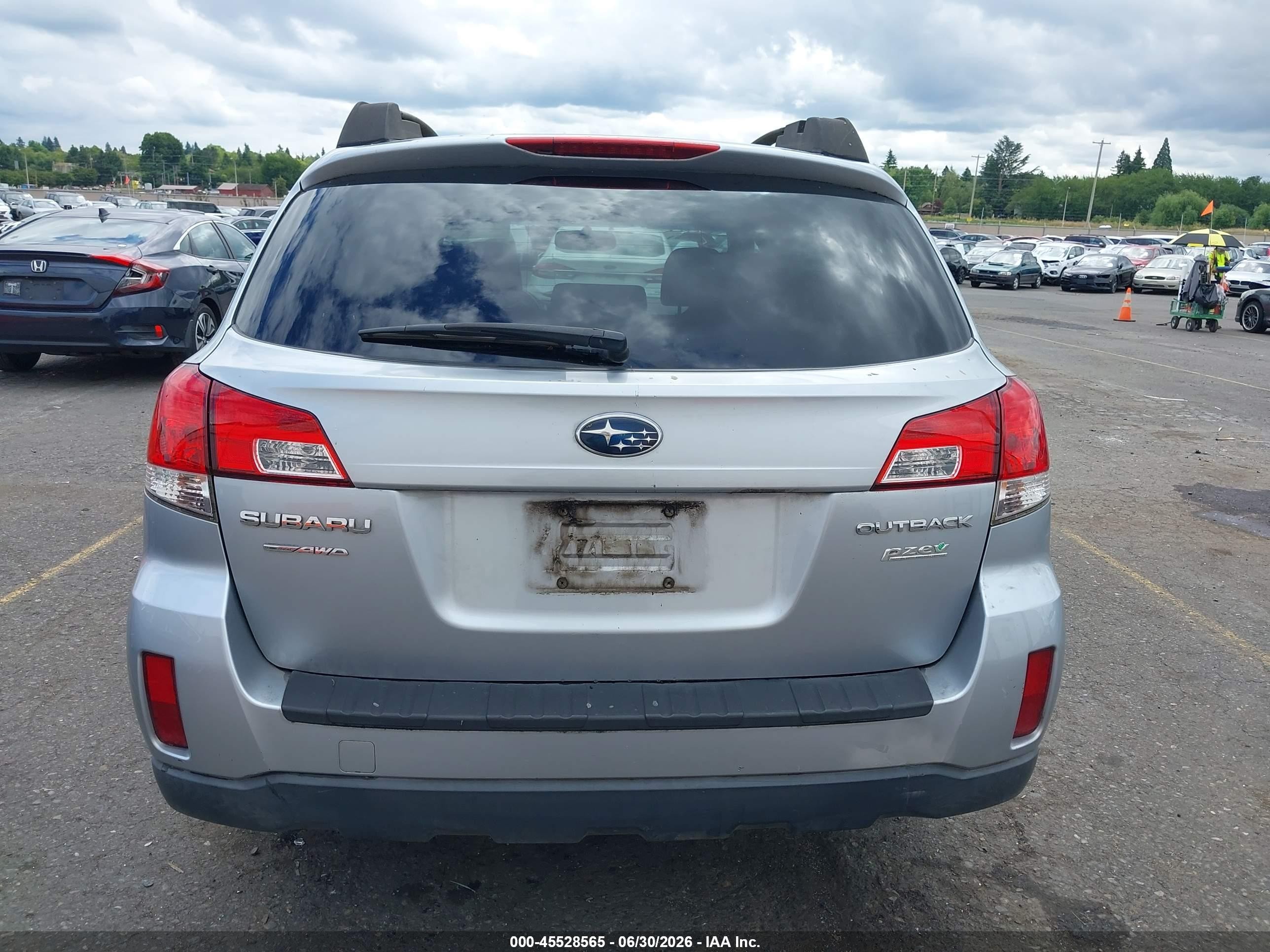 2013 Subaru Outback 2.5i Premium Silver vin: 4S4BRBCC9D3207244