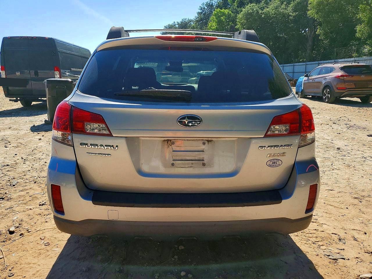 2013 Subaru Outback 2.5i Premium Silver vin: 4S4BRBCC9D3308686