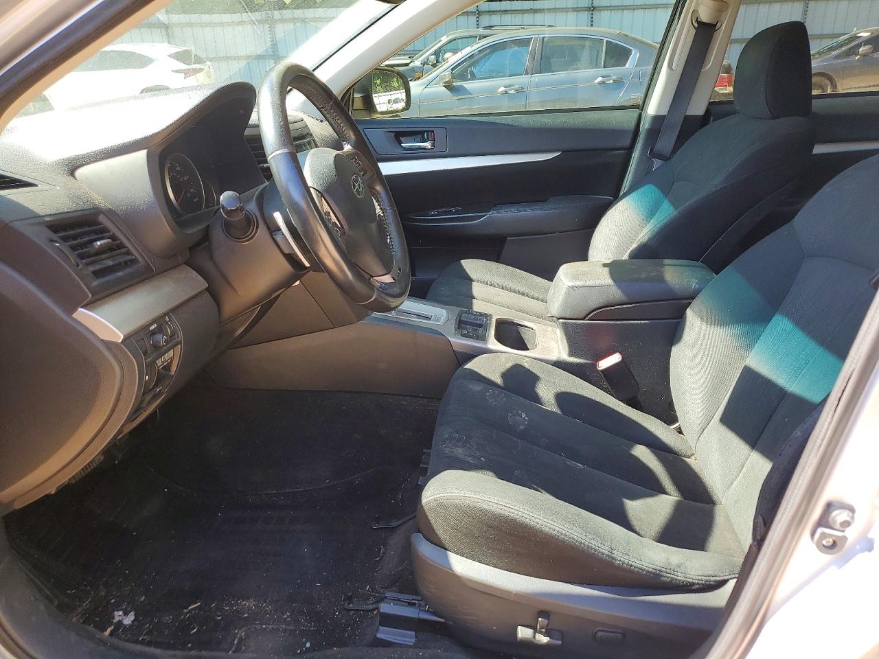 2013 Subaru Outback 2.5i Premium Silver vin: 4S4BRBCC9D3308686