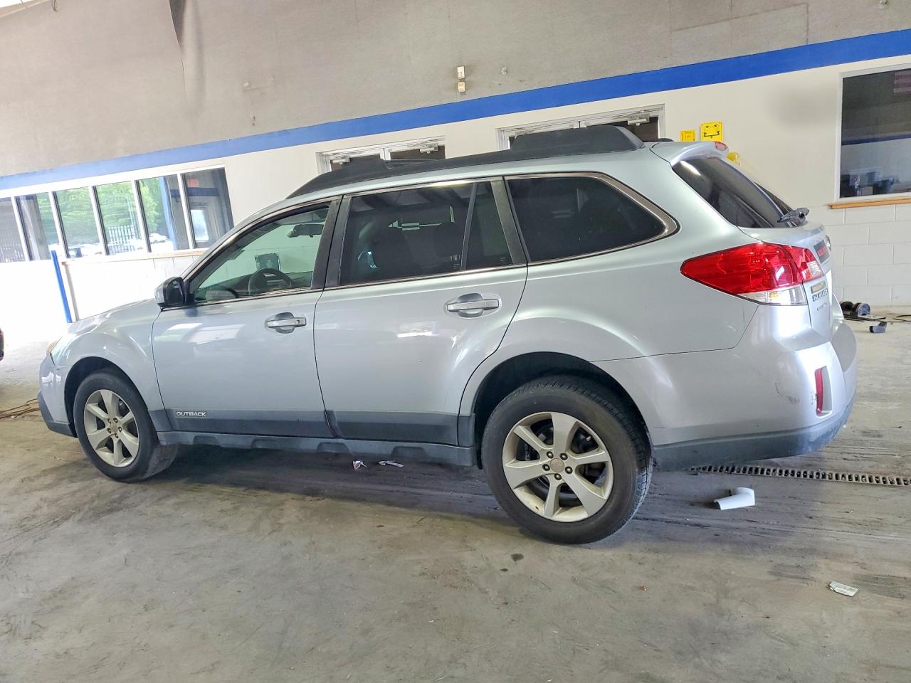 2013 Subaru Outback 2.5i Premium Silver vin: 4S4BRBCC9D3311149
