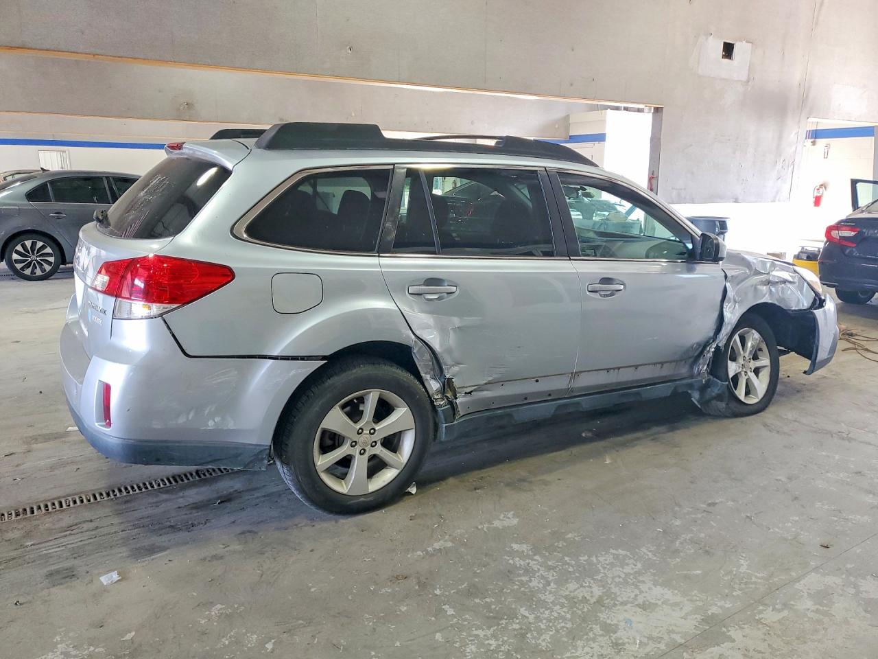 2013 Subaru Outback 2.5i Premium Silver vin: 4S4BRBCC9D3311149