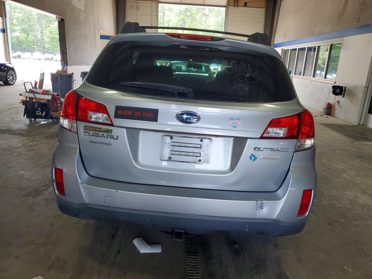 2013 Subaru Outback 2.5i Premium Silver vin: 4S4BRBCC9D3311149