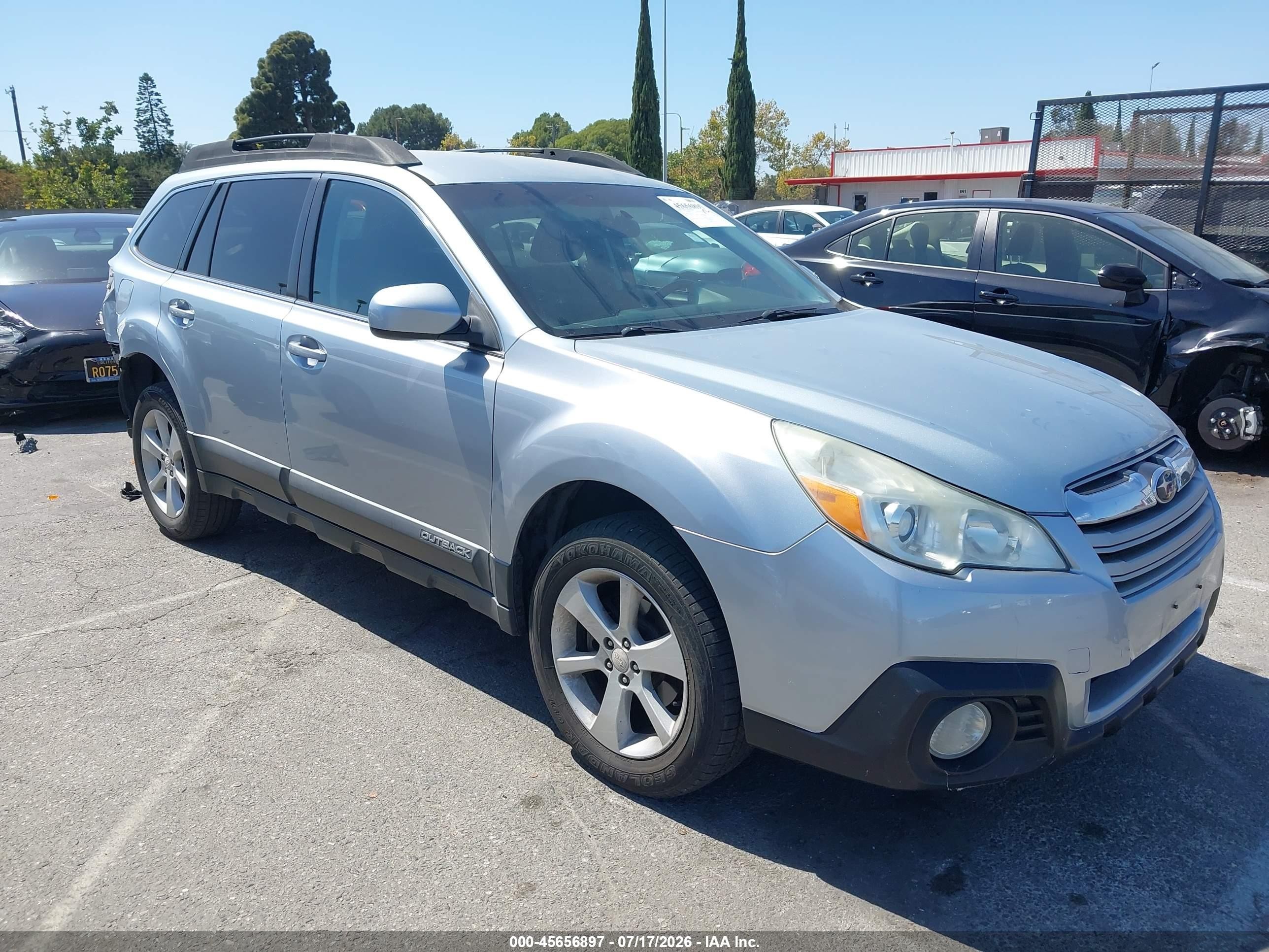 2014 Subaru Outback 2.5i Premium Silver vin: 4S4BRBCC9E3201431