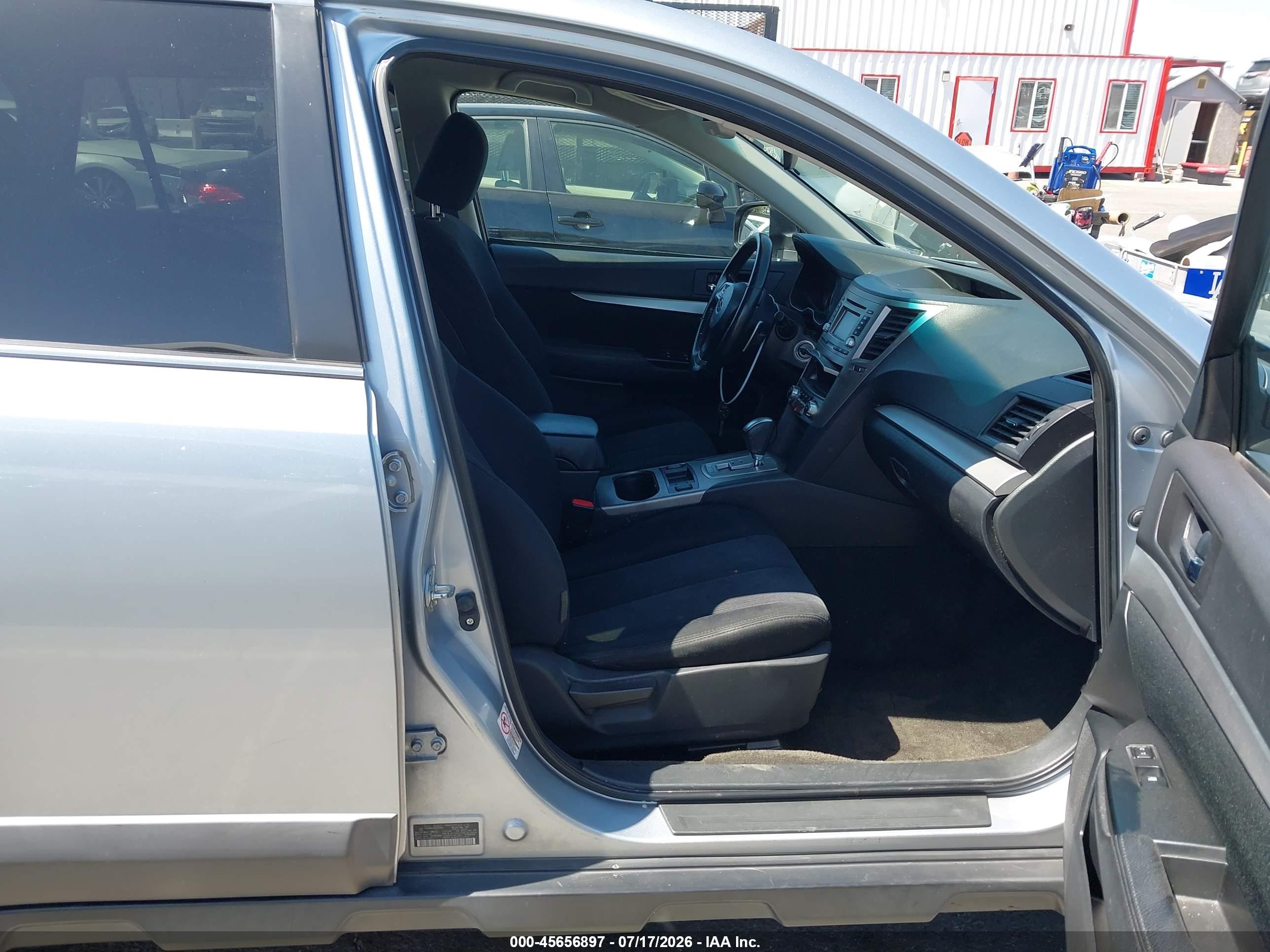 2014 Subaru Outback 2.5i Premium Silver vin: 4S4BRBCC9E3201431