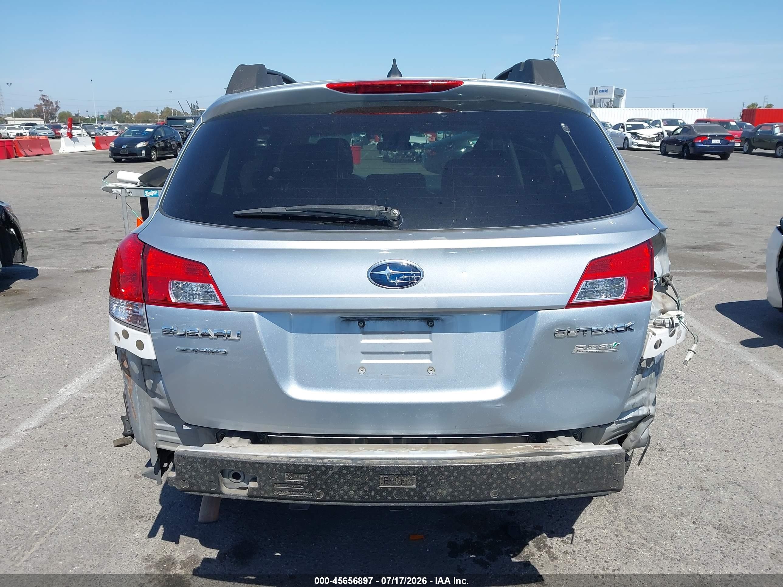 2014 Subaru Outback 2.5i Premium Silver vin: 4S4BRBCC9E3201431