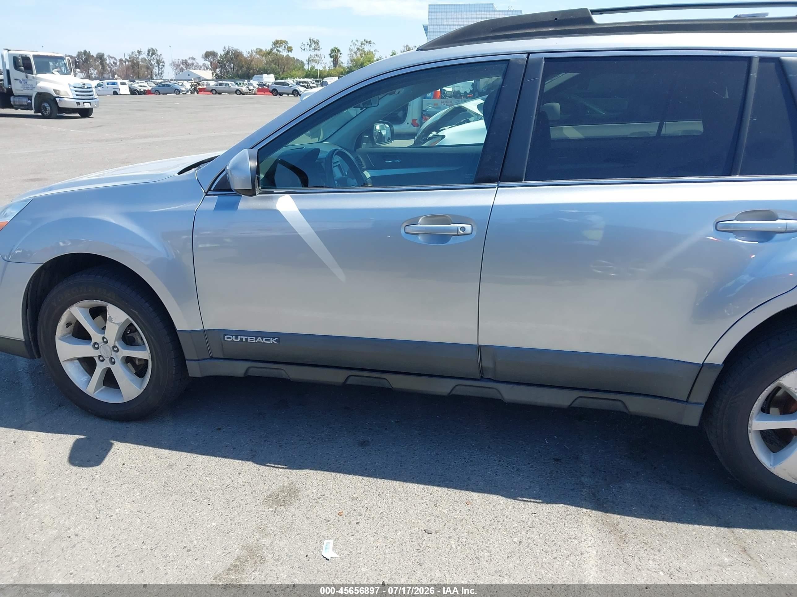 2014 Subaru Outback 2.5i Premium Silver vin: 4S4BRBCC9E3201431