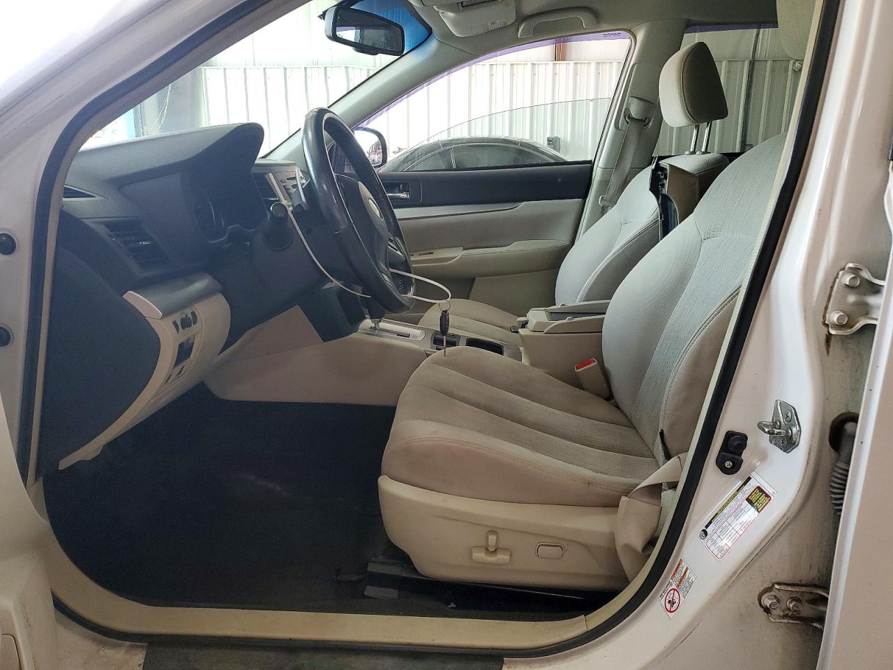2014 Subaru Outback 2.5i Premium White vin: 4S4BRBCC9E3213045