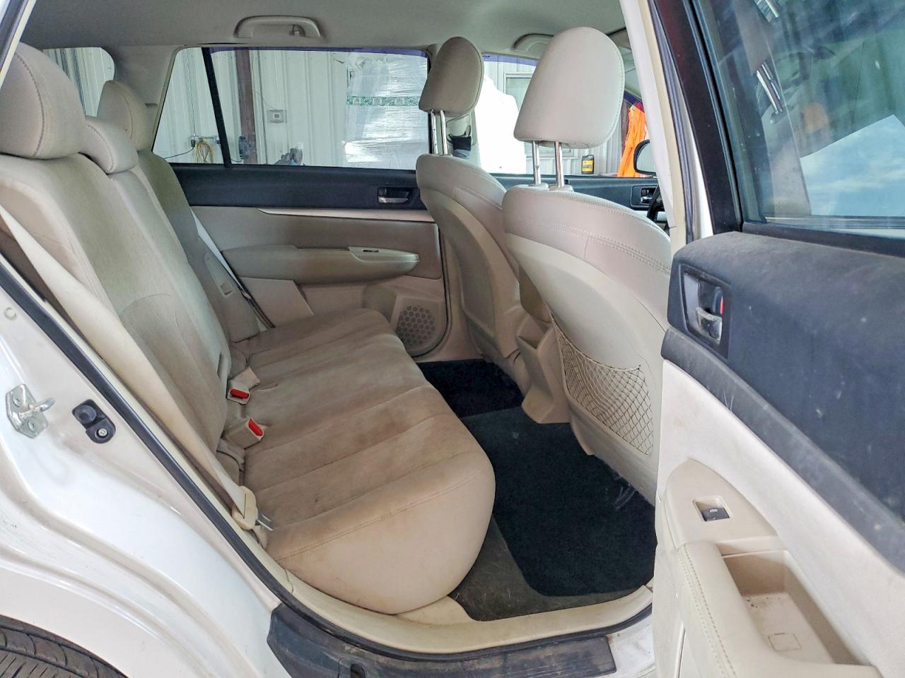 2014 Subaru Outback 2.5i Premium White vin: 4S4BRBCC9E3213045