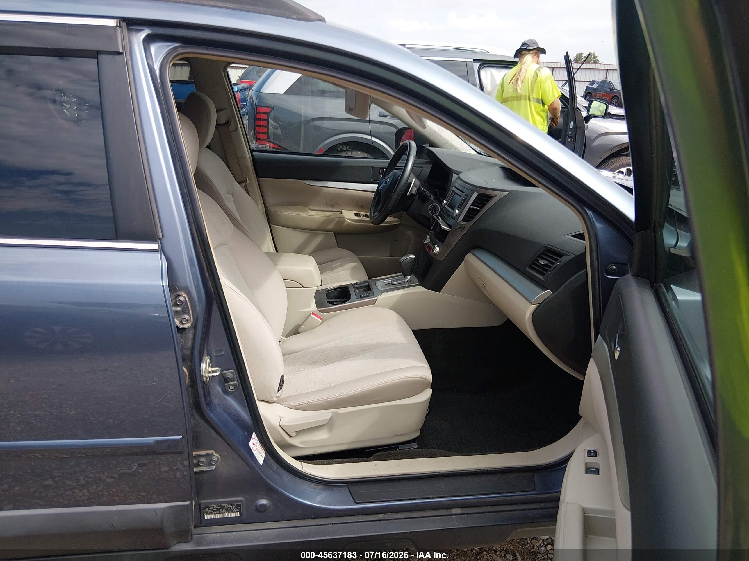 2014 Subaru Outback 2.5i Premium Blue vin: 4S4BRBCC9E3223025