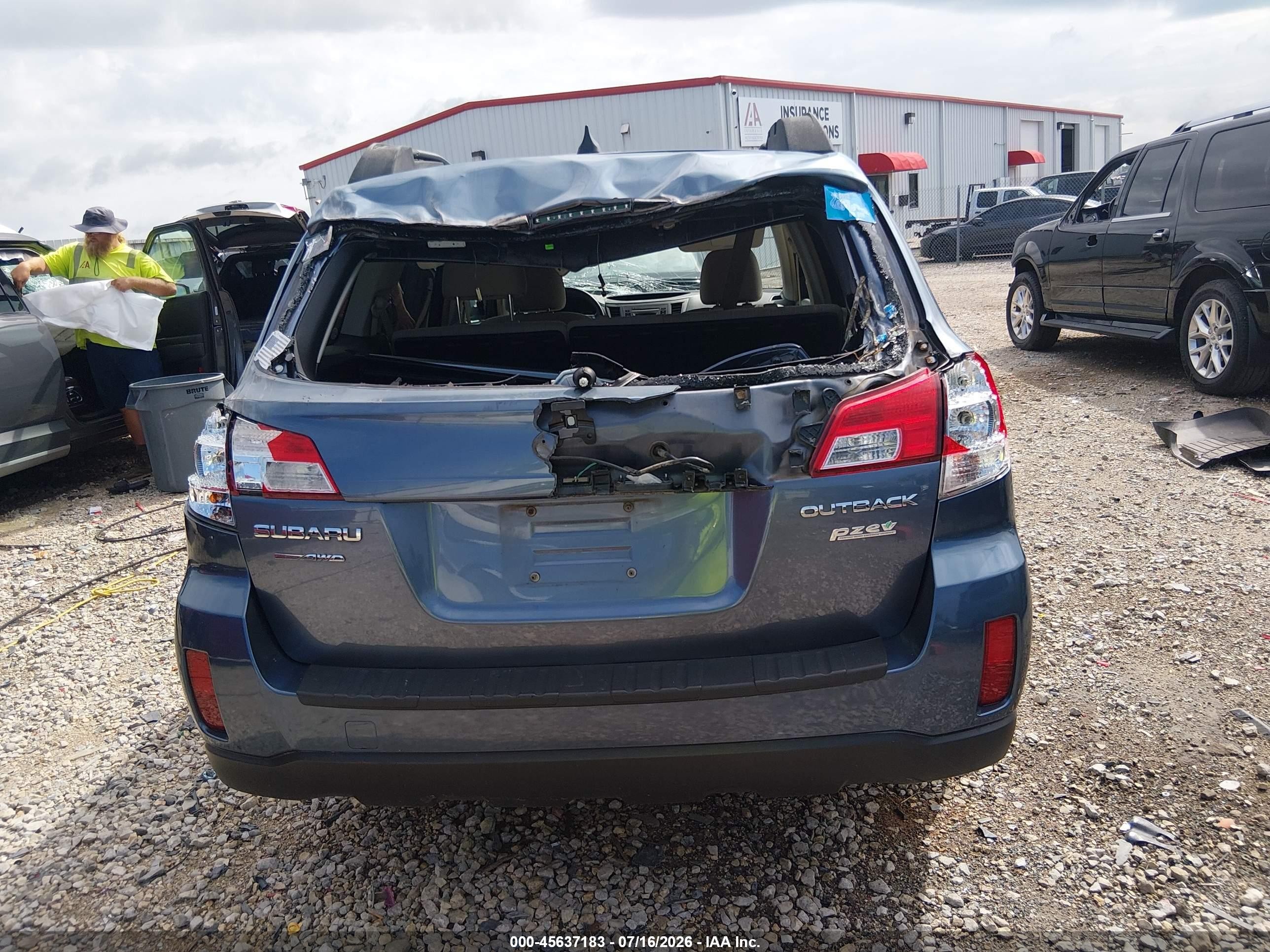 2014 Subaru Outback 2.5i Premium Blue vin: 4S4BRBCC9E3223025