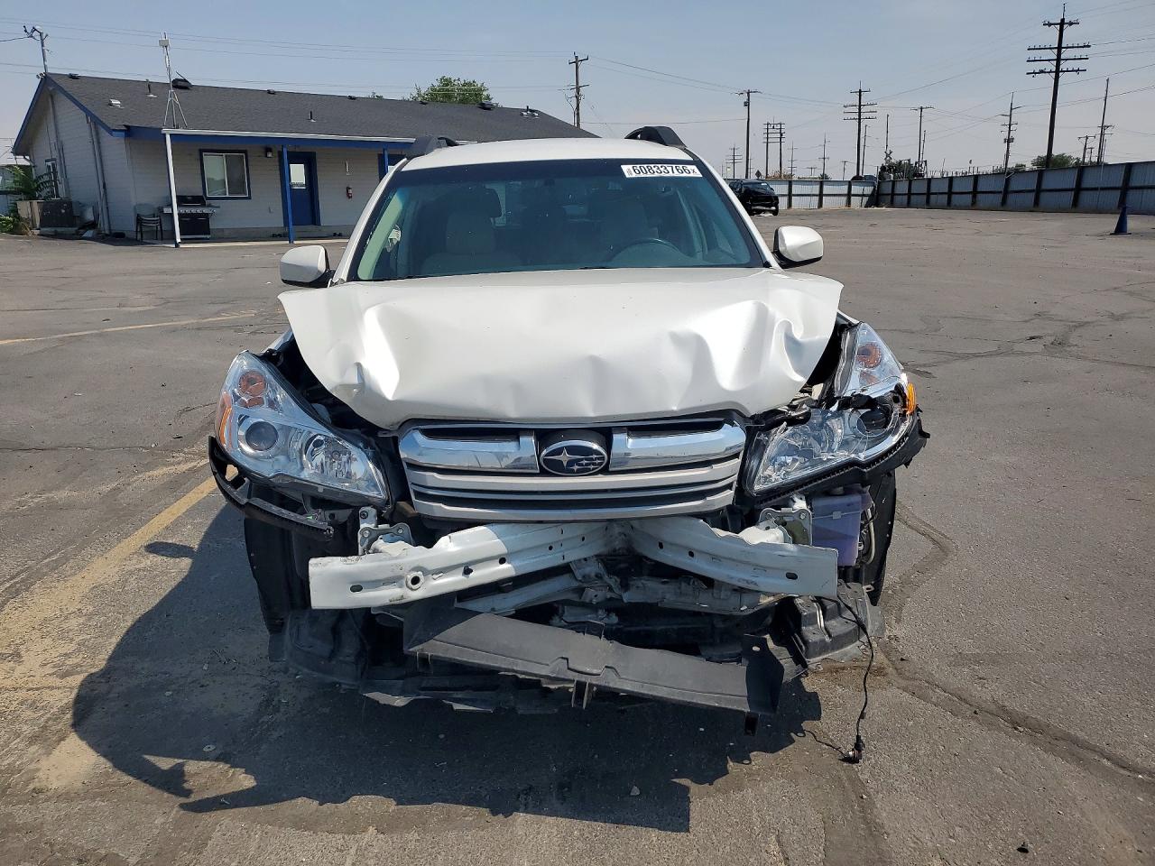 2014 Subaru Outback 2.5i Premium White vin: 4S4BRBCC9E3296931