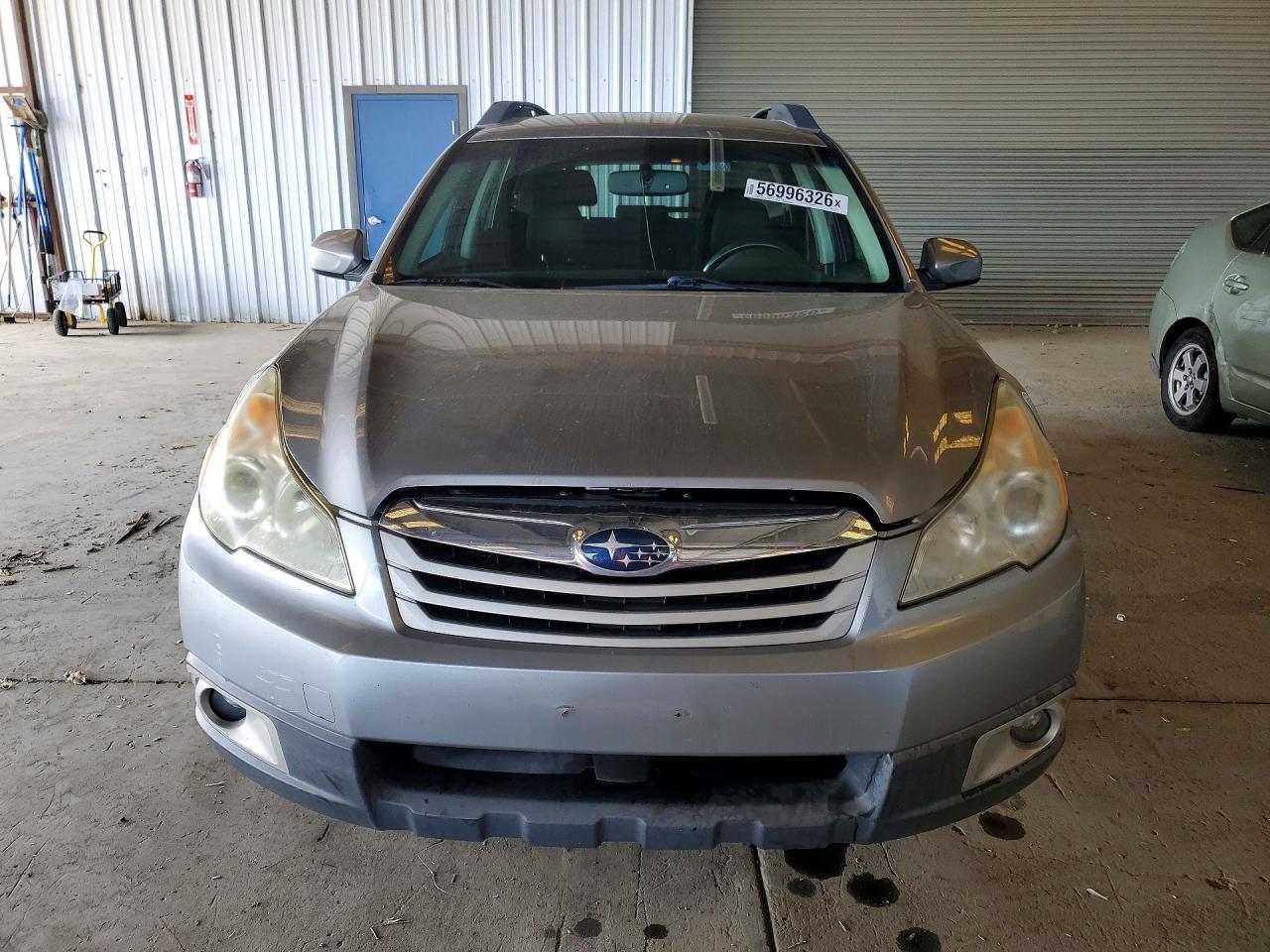 2011 Subaru Outback 2.5i Premium Серебряный vin: 4S4BRBCCXB3343167