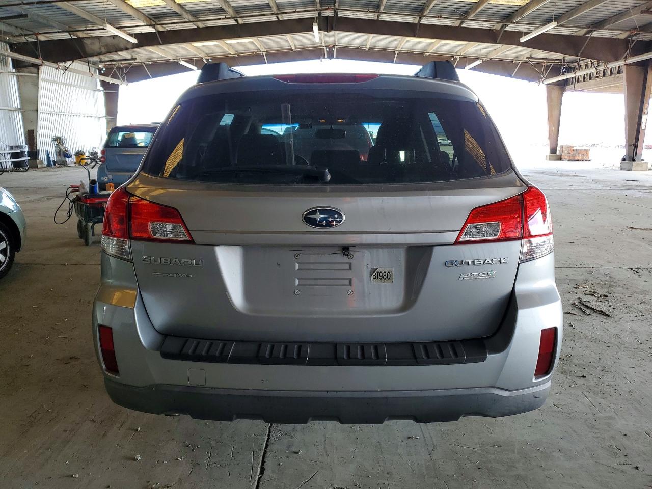 2011 Subaru Outback 2.5i Premium Серебряный vin: 4S4BRBCCXB3343167