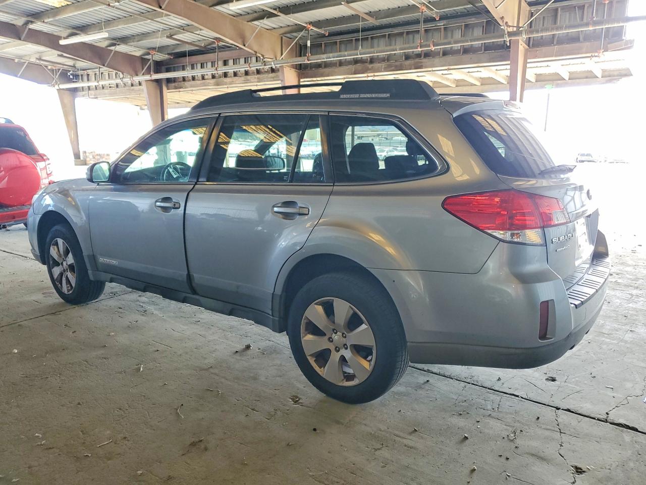 2011 Subaru Outback 2.5i Premium Серебряный vin: 4S4BRBCCXB3343167