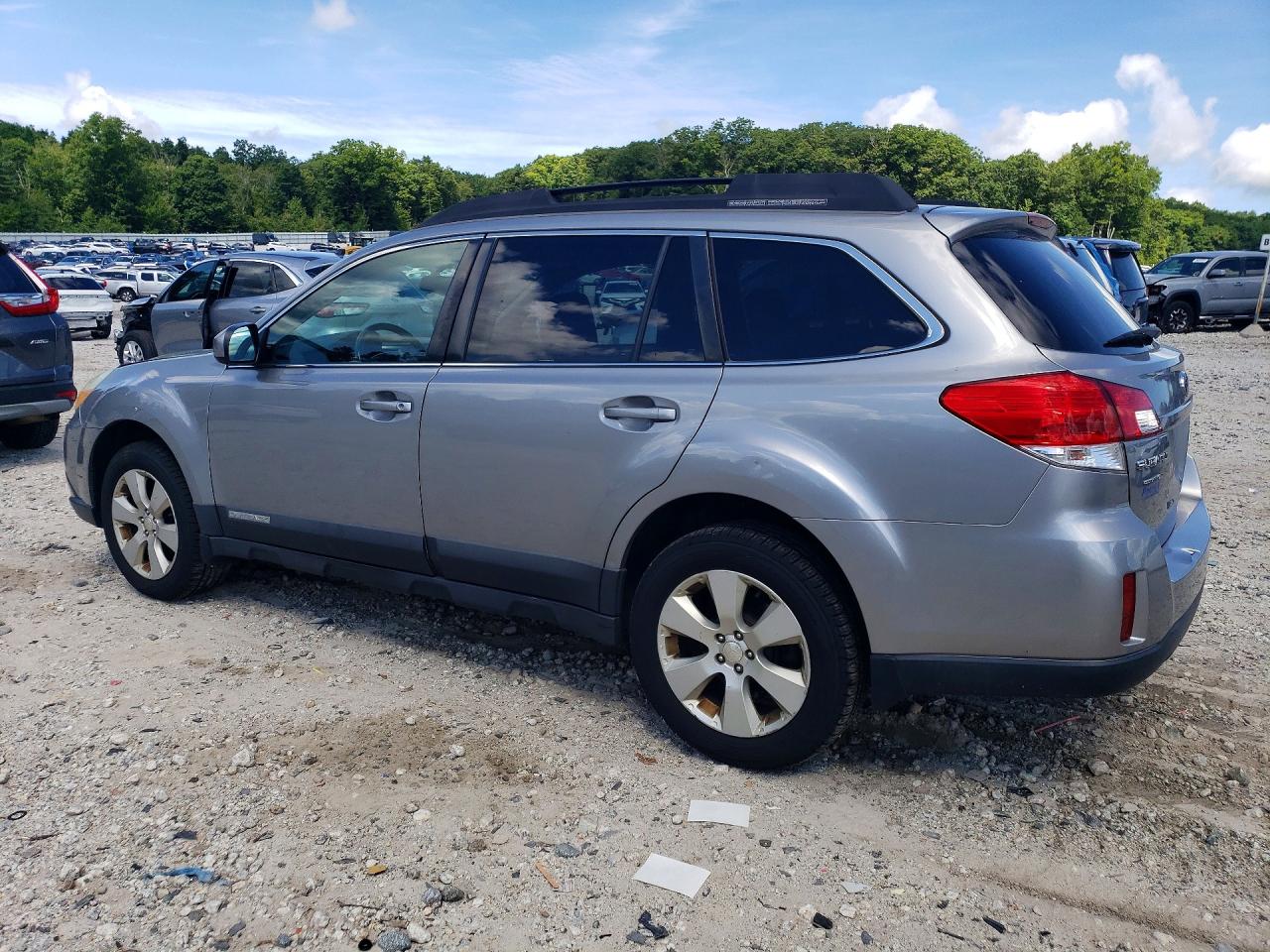 2011 Subaru Outback 2.5i Premium Silver vin: 4S4BRBCCXB3372233