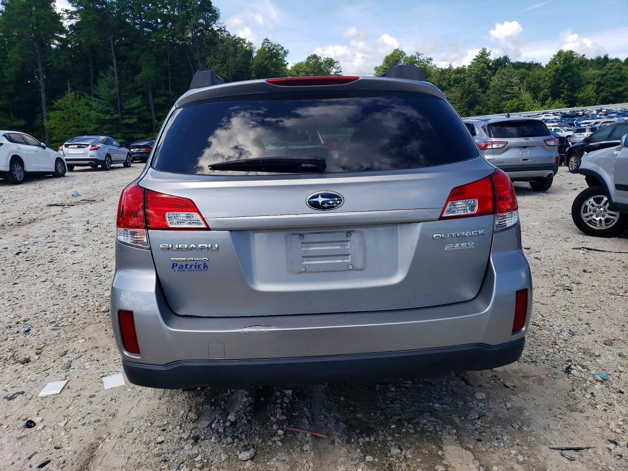 2011 Subaru Outback 2.5i Premium Silver vin: 4S4BRBCCXB3372233