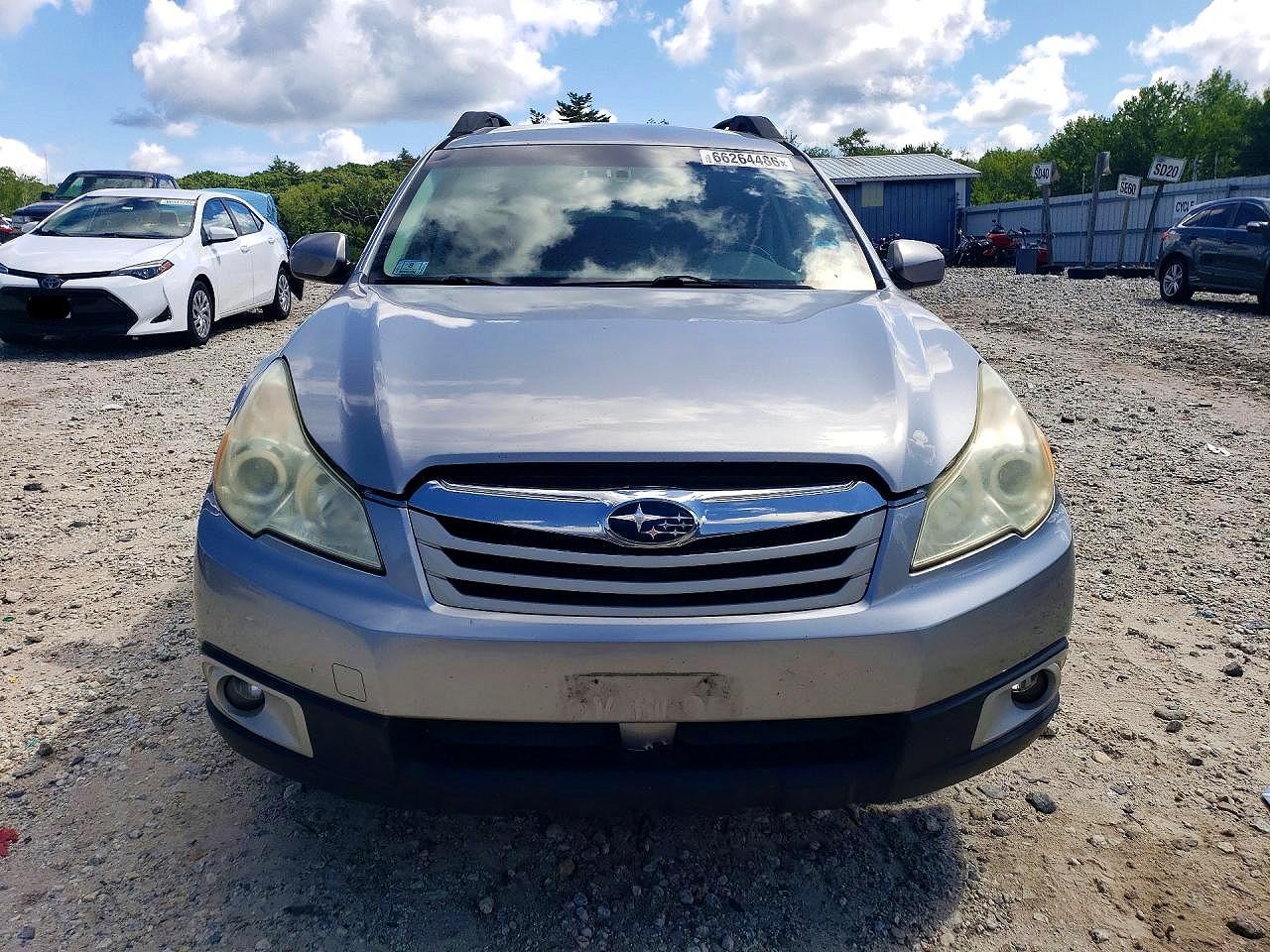 2011 Subaru Outback 2.5i Premium Silver vin: 4S4BRBCCXB3372233