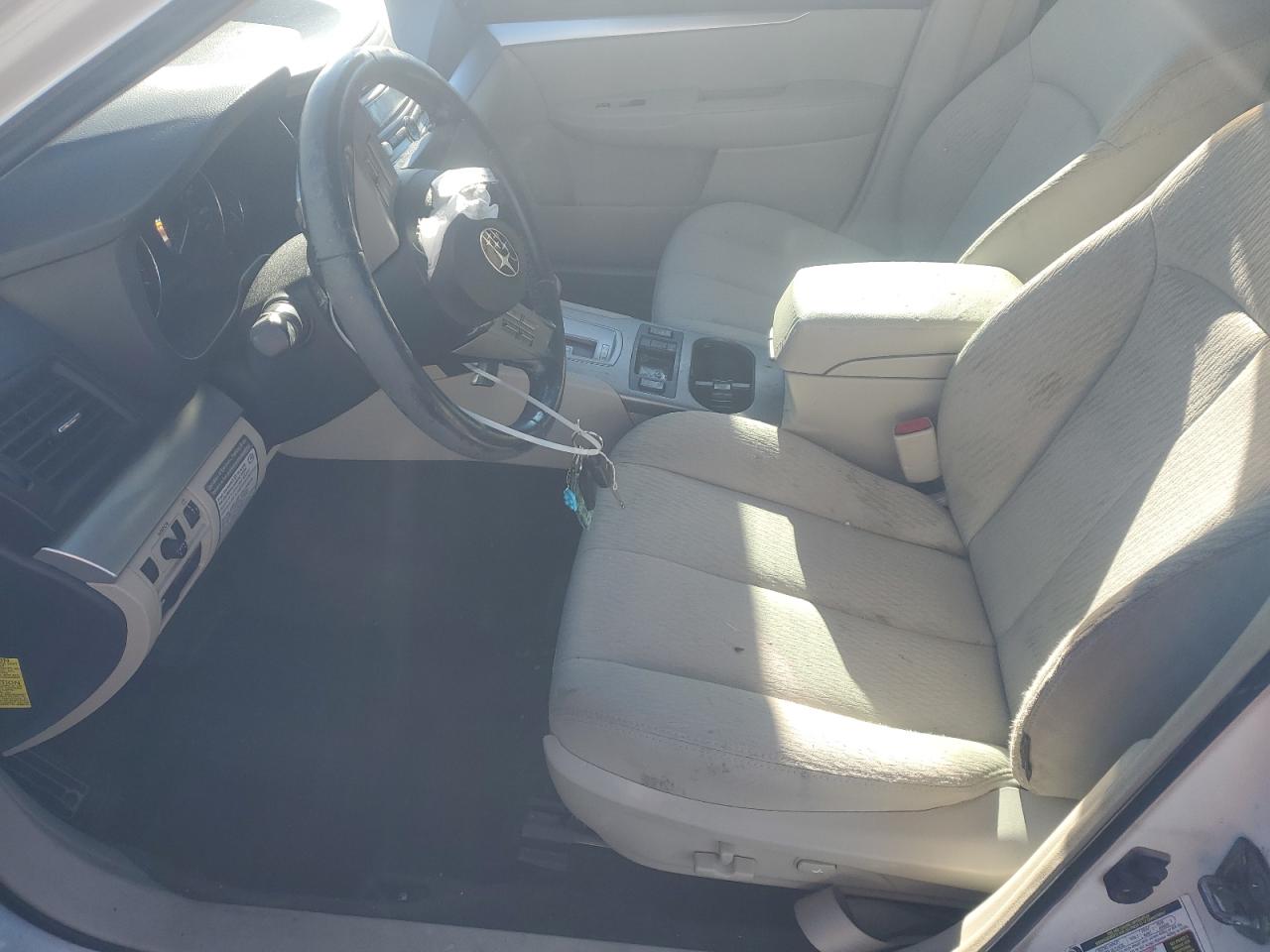 2011 Subaru Outback 2.5i Premium Белый vin: 4S4BRBCCXB3413119