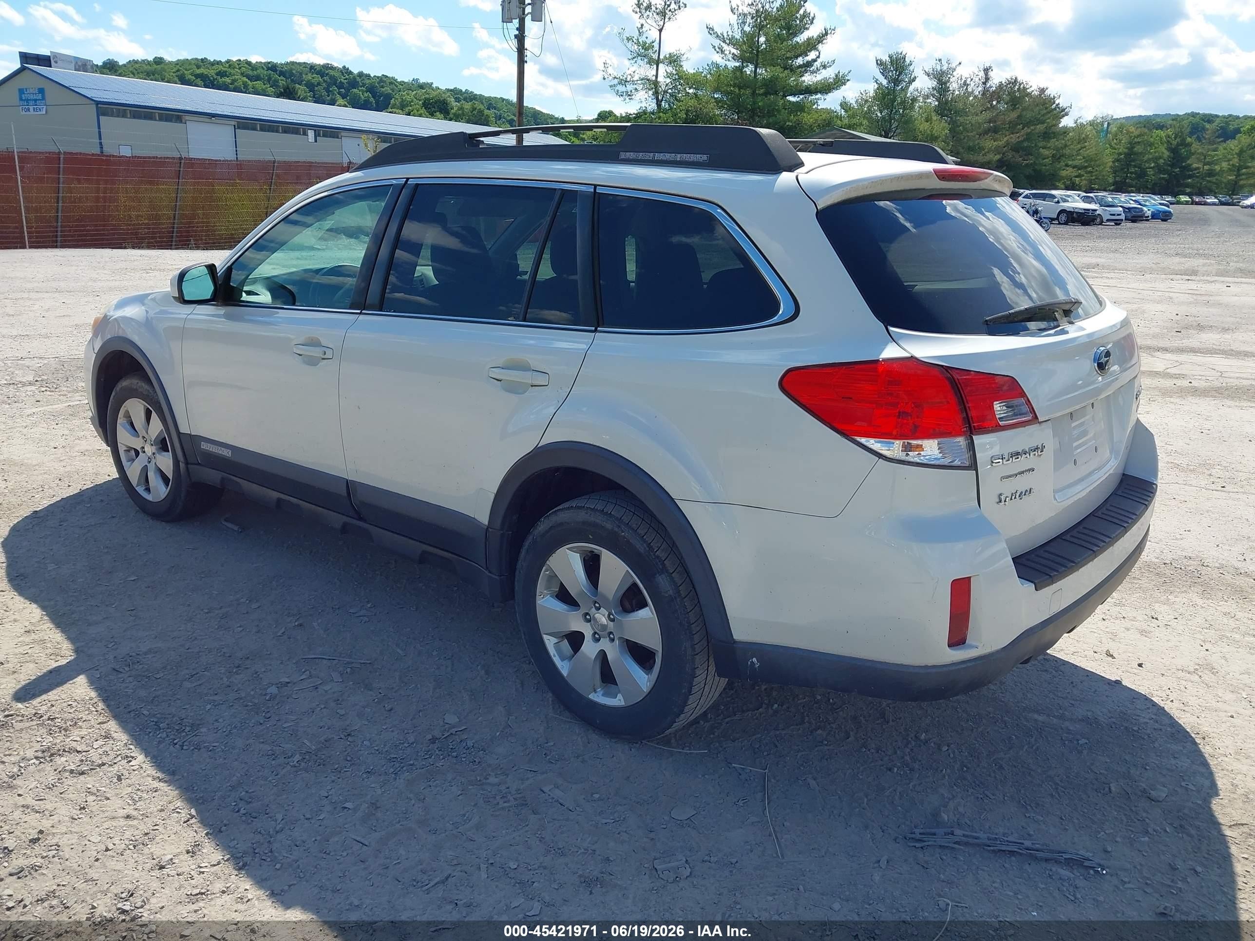 2012 Subaru Outback 2.5i Premium White vin: 4S4BRBCCXC3213696