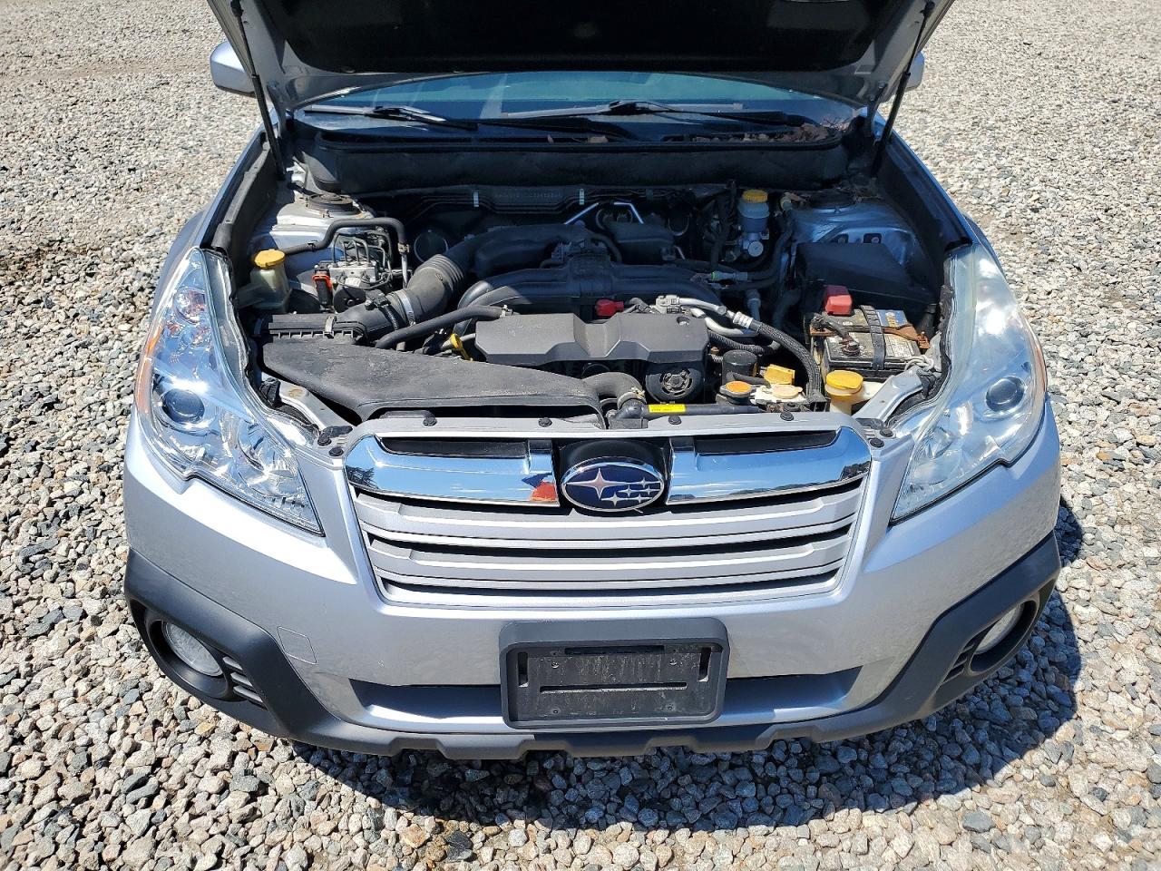 2013 Subaru Outback Silver vin: 4S4BRBCCXD3255254
