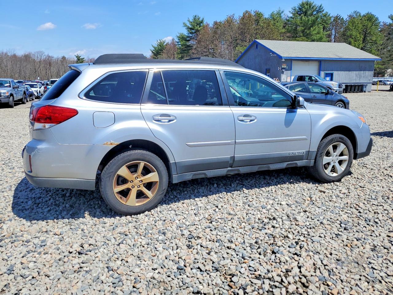 2013 Subaru Outback Silver vin: 4S4BRBCCXD3255254