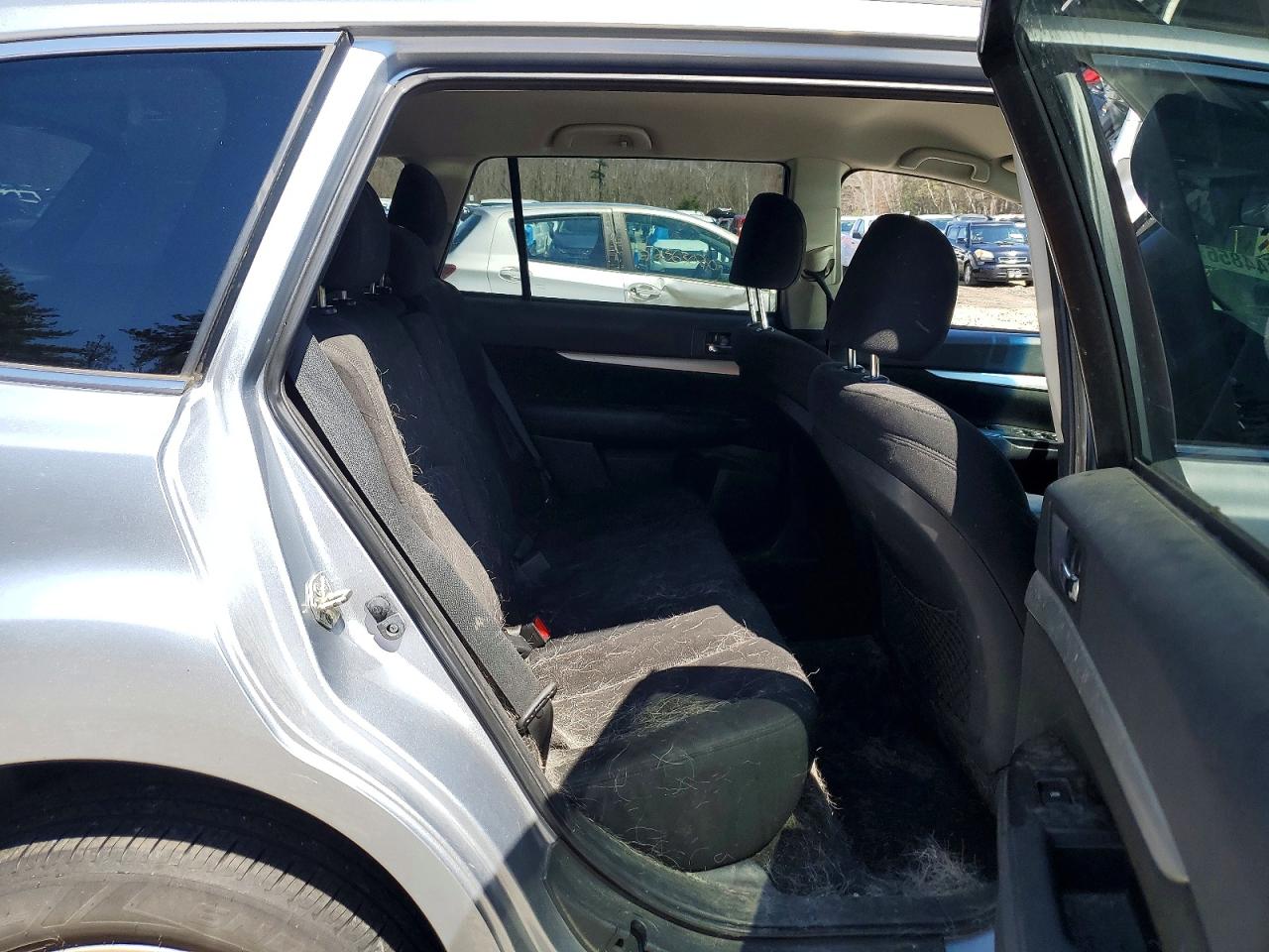 2013 Subaru Outback Silver vin: 4S4BRBCCXD3255254