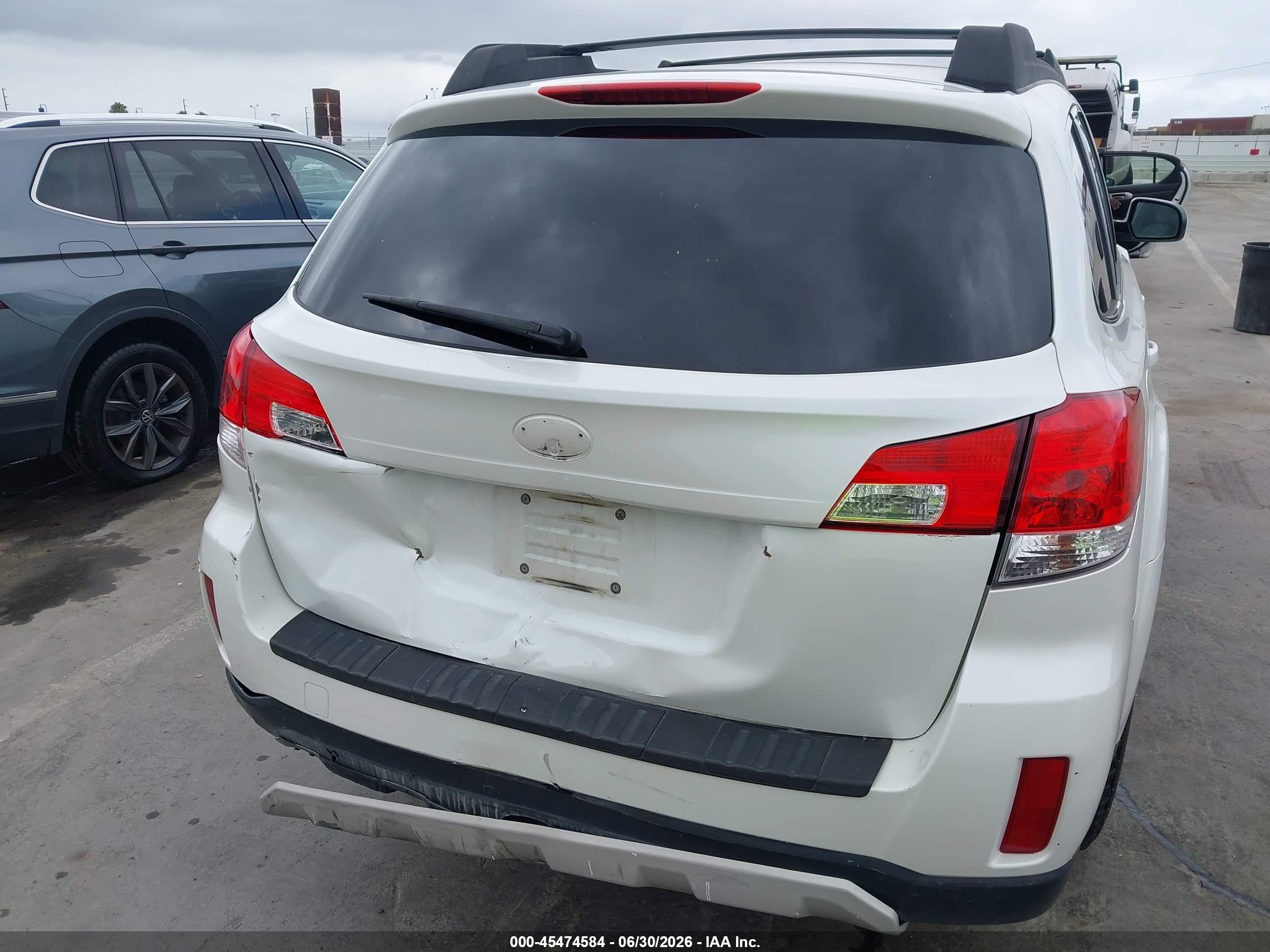2013 Subaru Outback 2.5i Premium Белый vin: 4S4BRBCCXD3305019