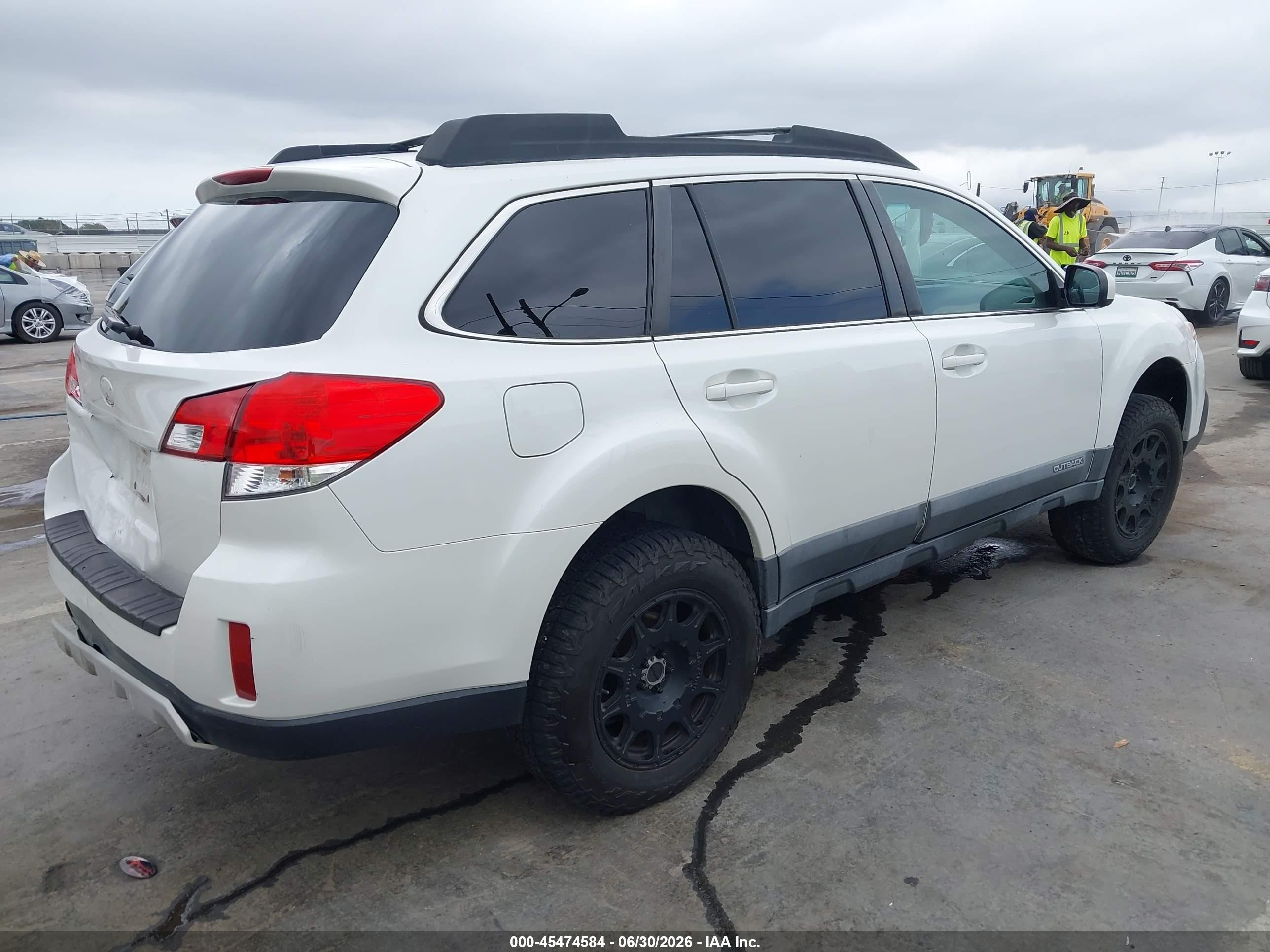 2013 Subaru Outback 2.5i Premium Белый vin: 4S4BRBCCXD3305019