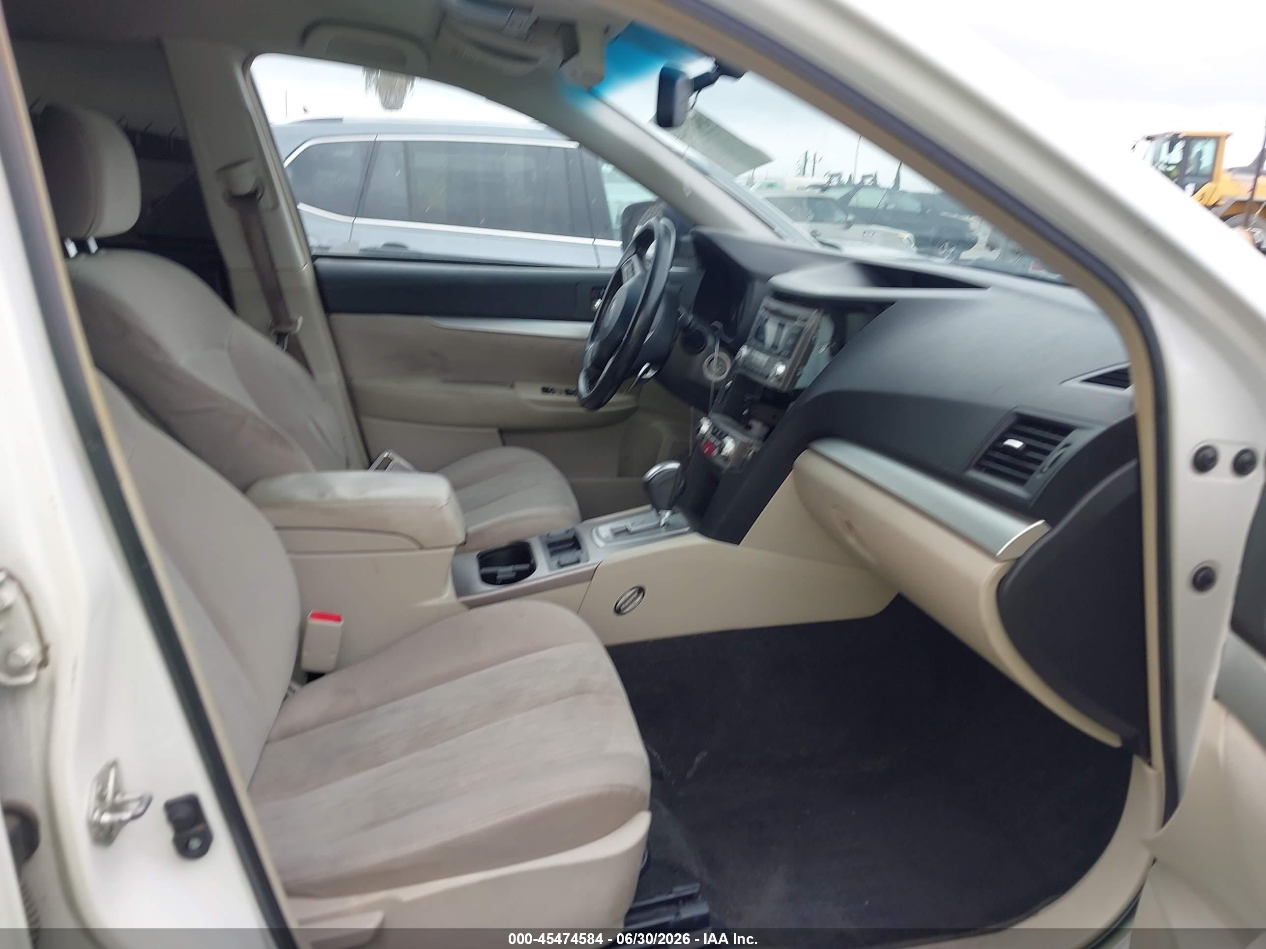 2013 Subaru Outback 2.5i Premium Белый vin: 4S4BRBCCXD3305019