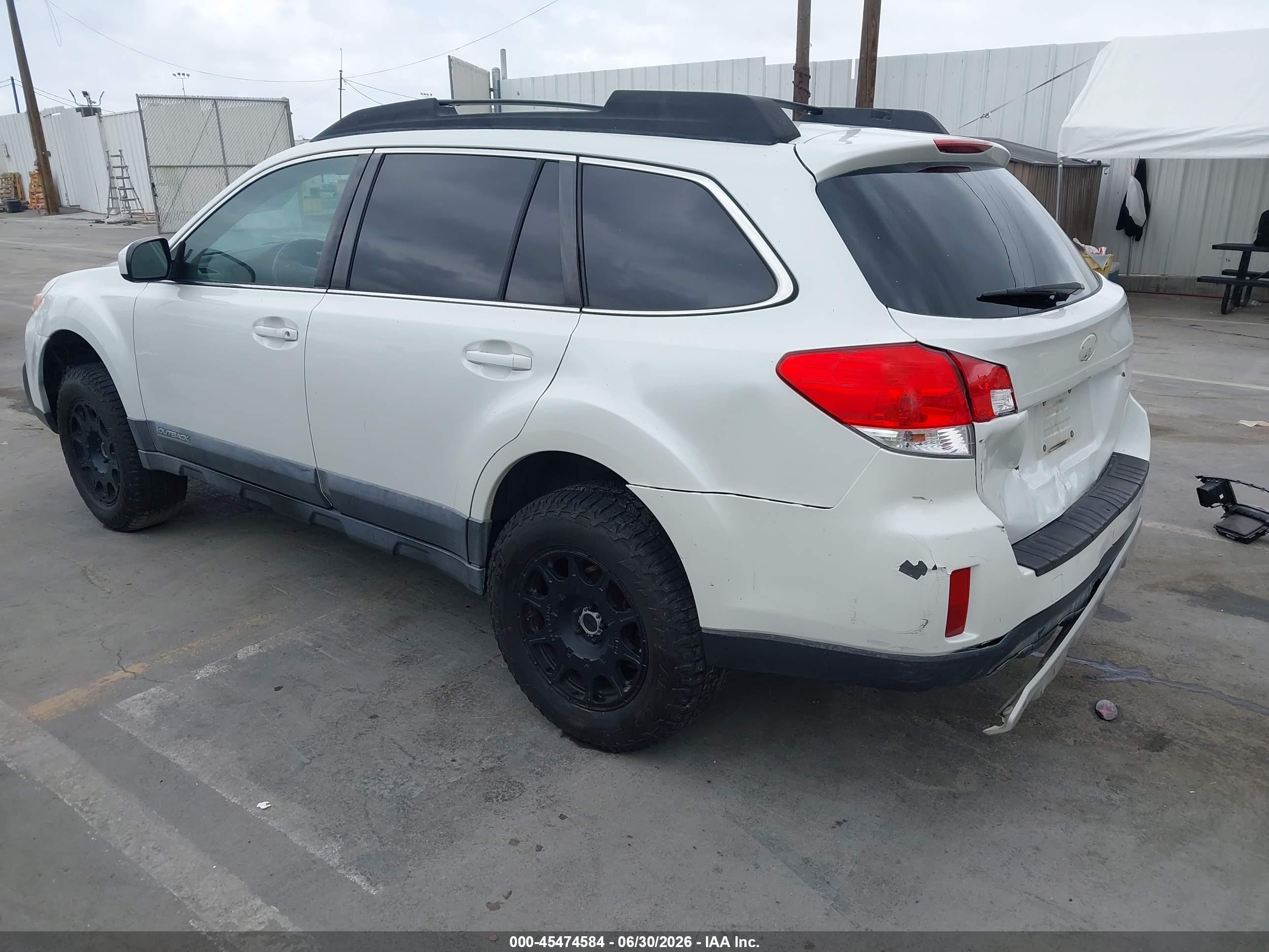 2013 Subaru Outback 2.5i Premium Белый vin: 4S4BRBCCXD3305019