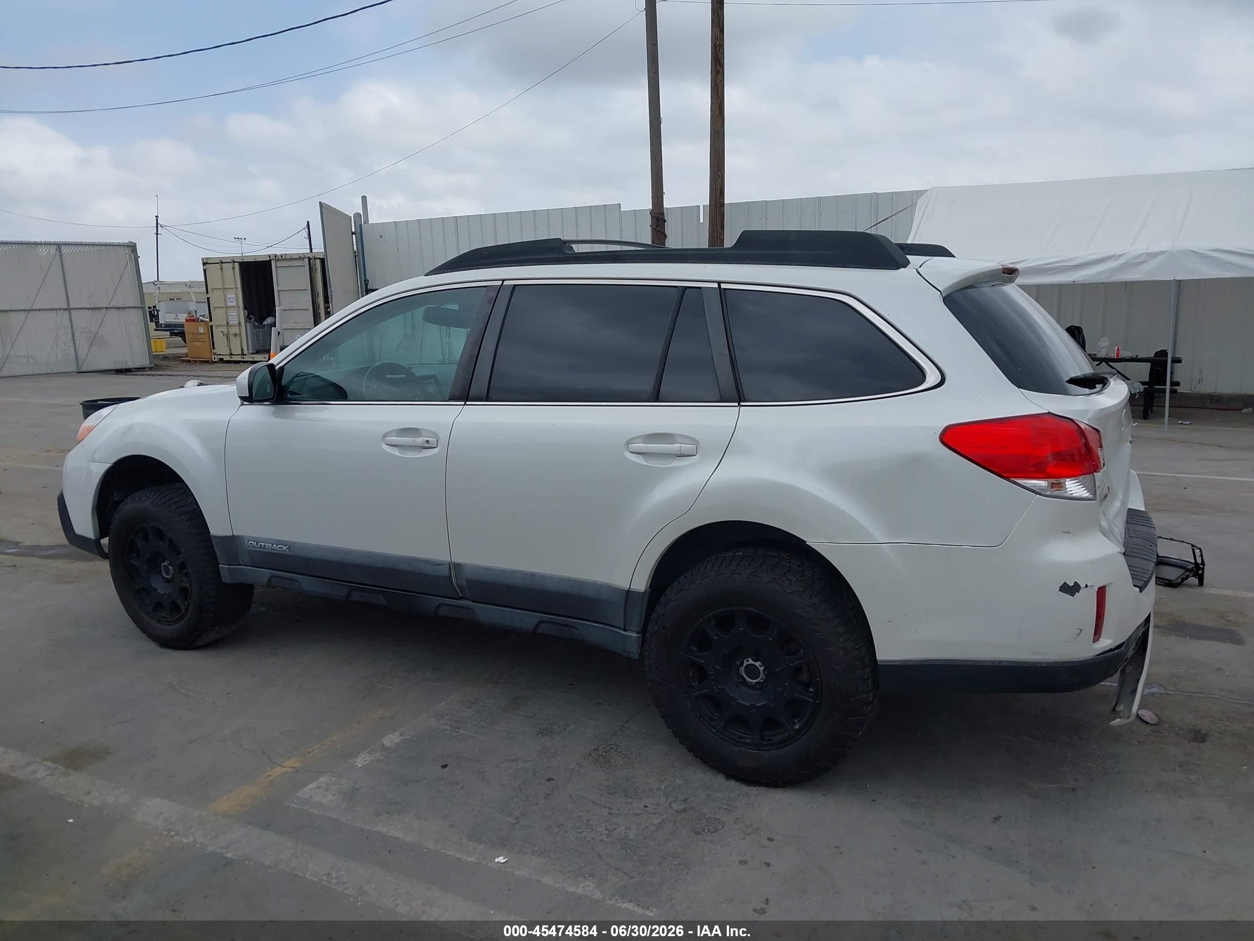 2013 Subaru Outback 2.5i Premium Белый vin: 4S4BRBCCXD3305019