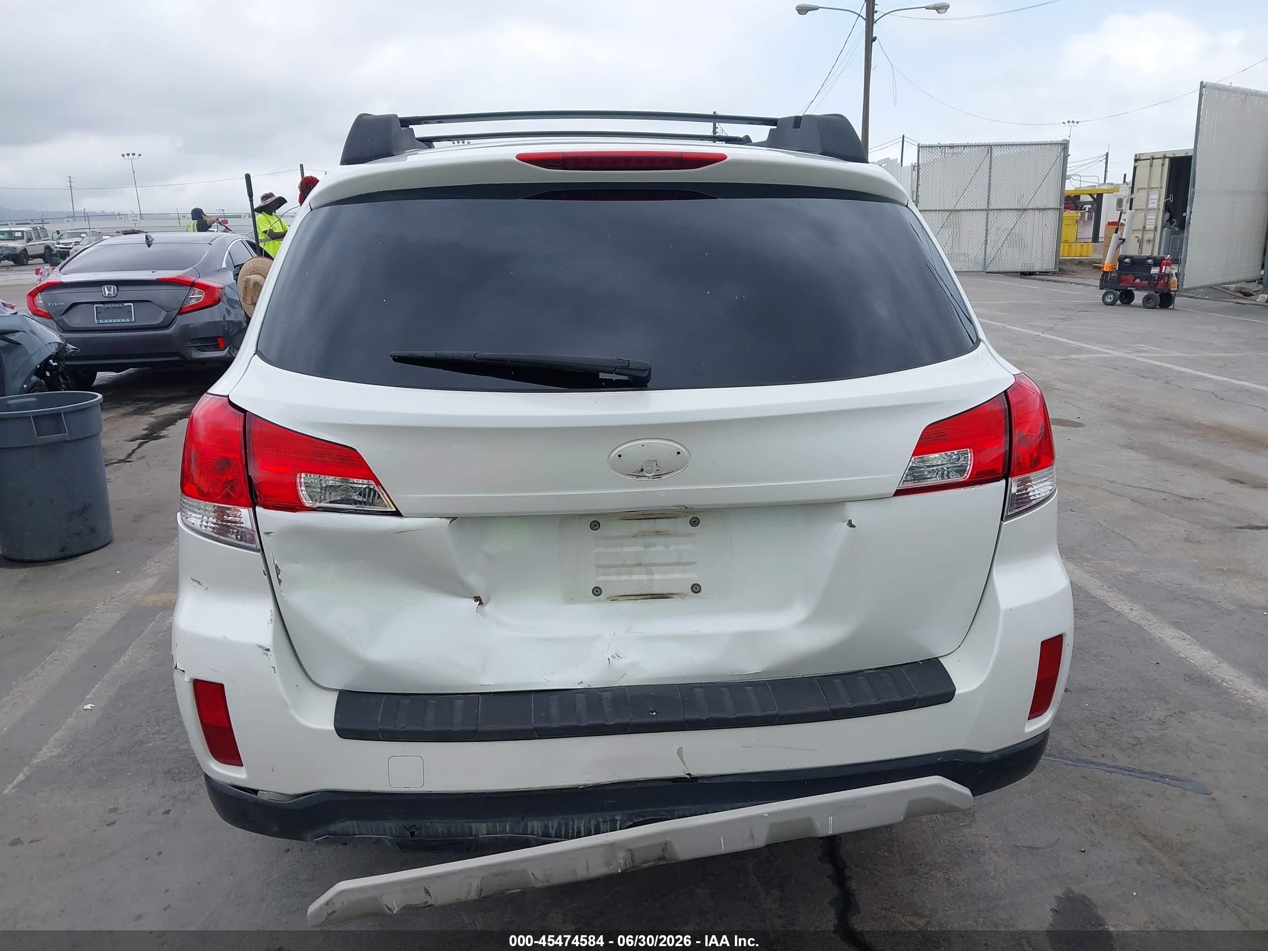 2013 Subaru Outback 2.5i Premium Белый vin: 4S4BRBCCXD3305019