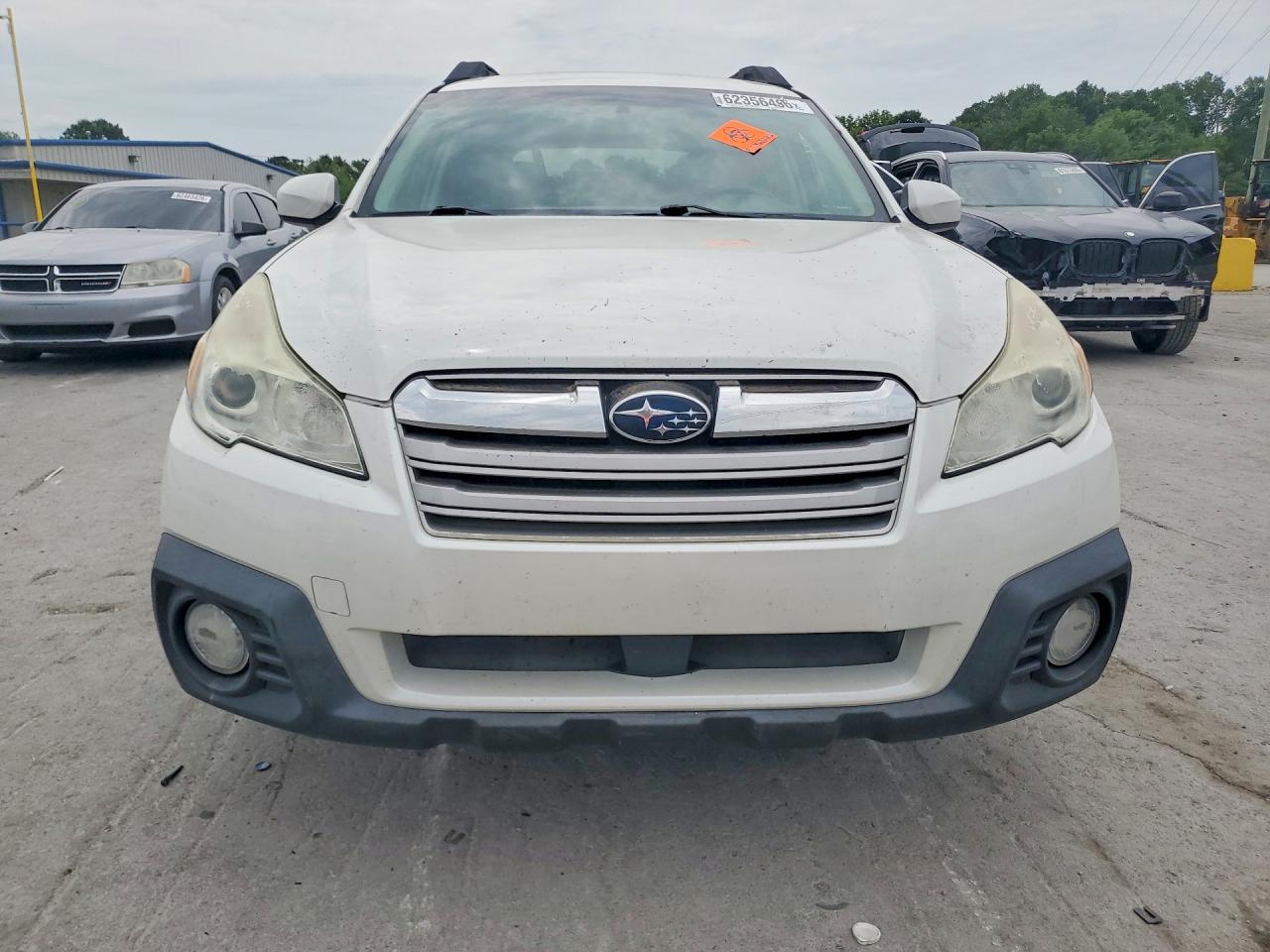 2014 Subaru Outback 2.5i Premium White vin: 4S4BRBCCXE3256695