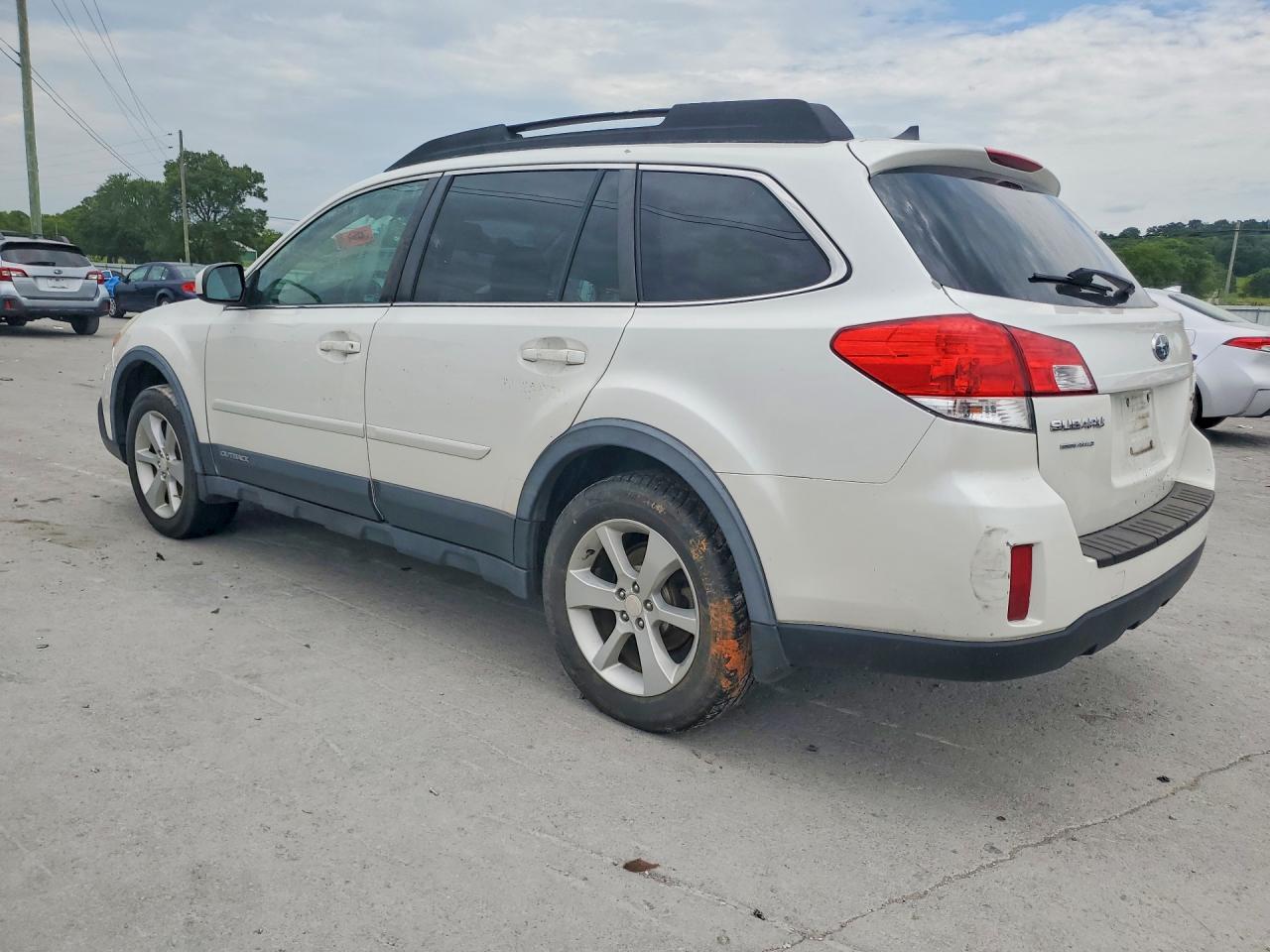 2014 Subaru Outback 2.5i Premium White vin: 4S4BRBCCXE3256695