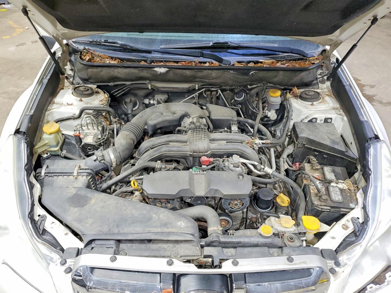 2014 Subaru Outback 2.5i Premium White vin: 4S4BRBDC2E3229411