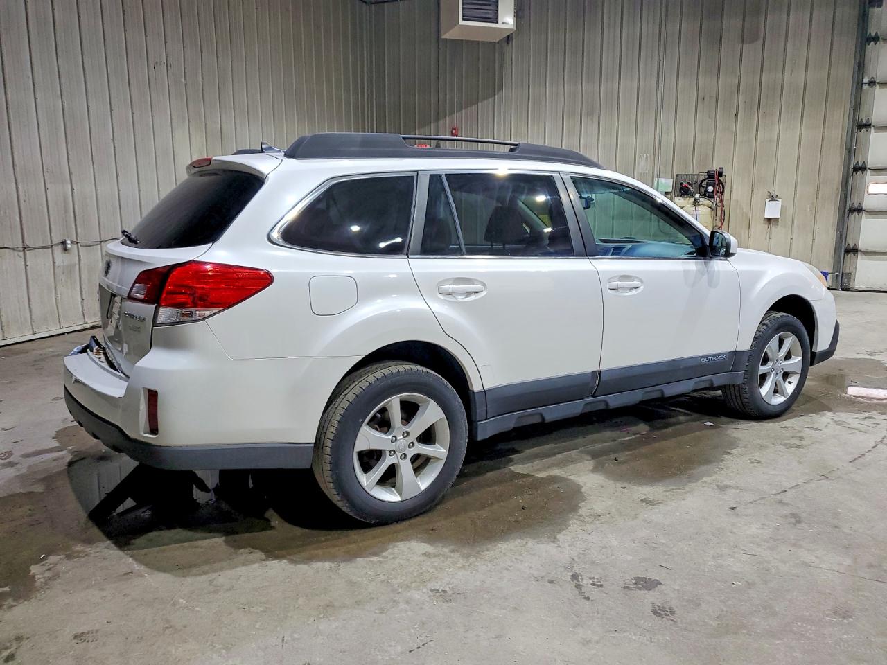 2014 Subaru Outback 2.5i Premium White vin: 4S4BRBDC2E3229411
