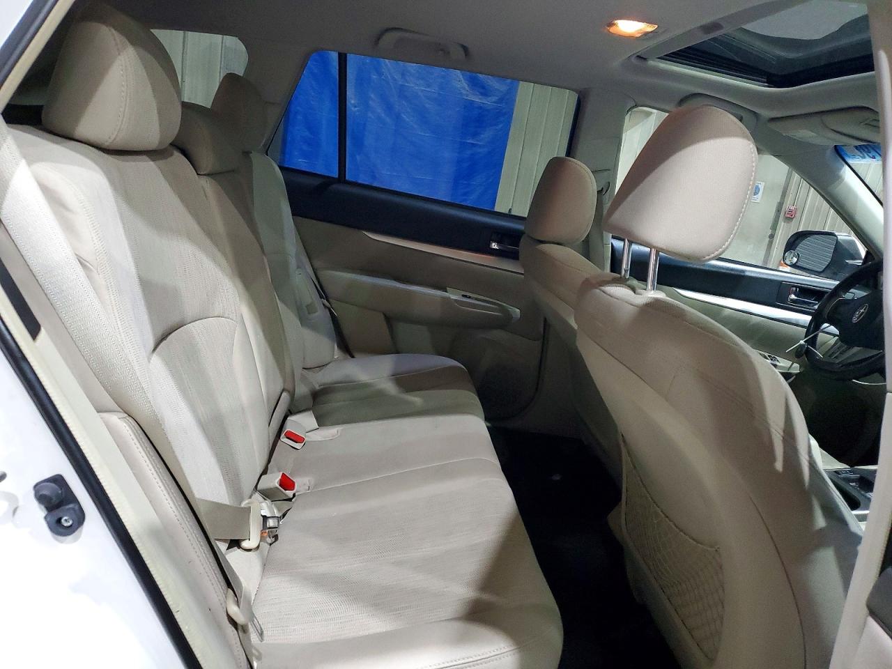 2014 Subaru Outback 2.5i Premium White vin: 4S4BRBDC2E3229411