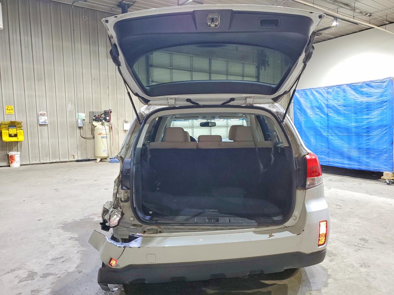 2014 Subaru Outback 2.5i Premium White vin: 4S4BRBDC2E3229411
