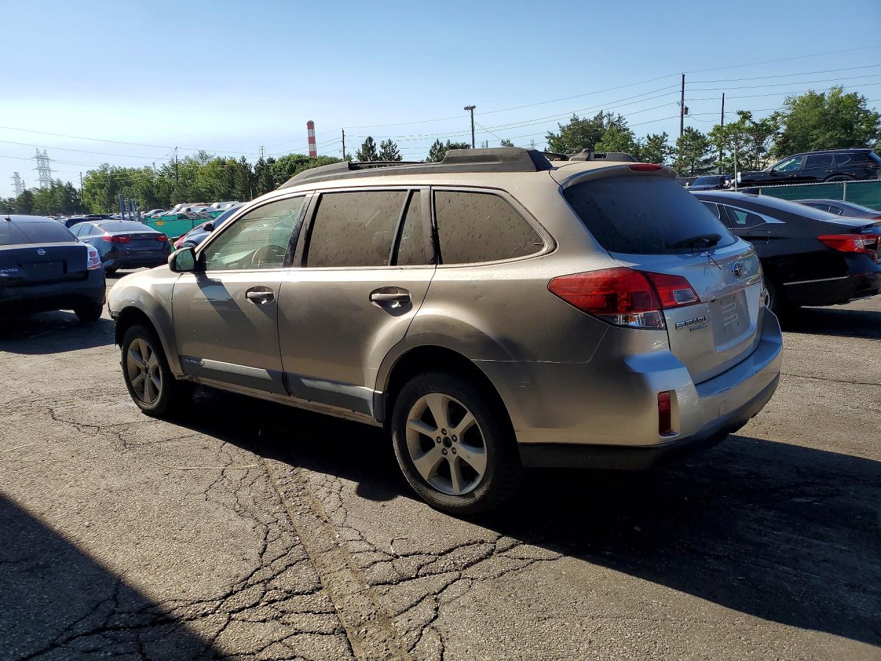 2014 Subaru Outback Серебряный vin: 4S4BRBDC2E3240070