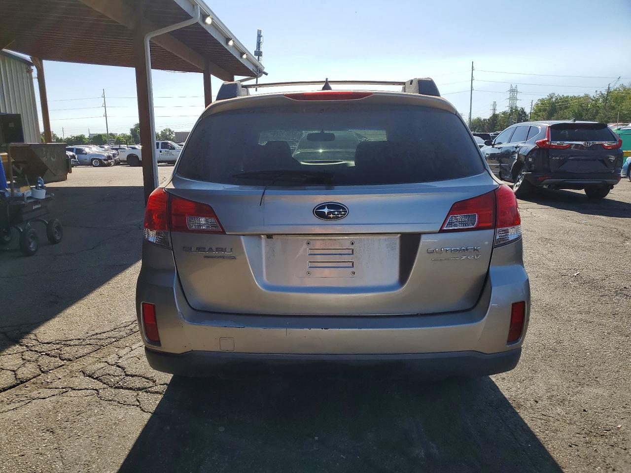 2014 Subaru Outback Серебряный vin: 4S4BRBDC2E3240070
