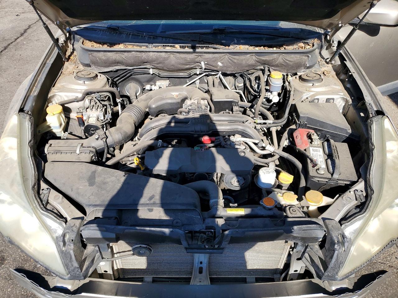 2014 Subaru Outback Серебряный vin: 4S4BRBDC2E3240070
