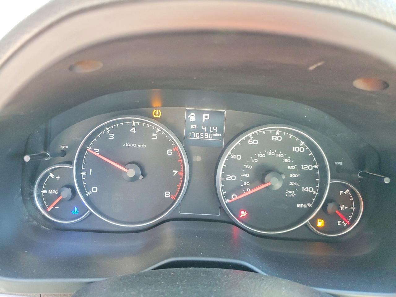 2014 Subaru Outback Серебряный vin: 4S4BRBDC2E3240070