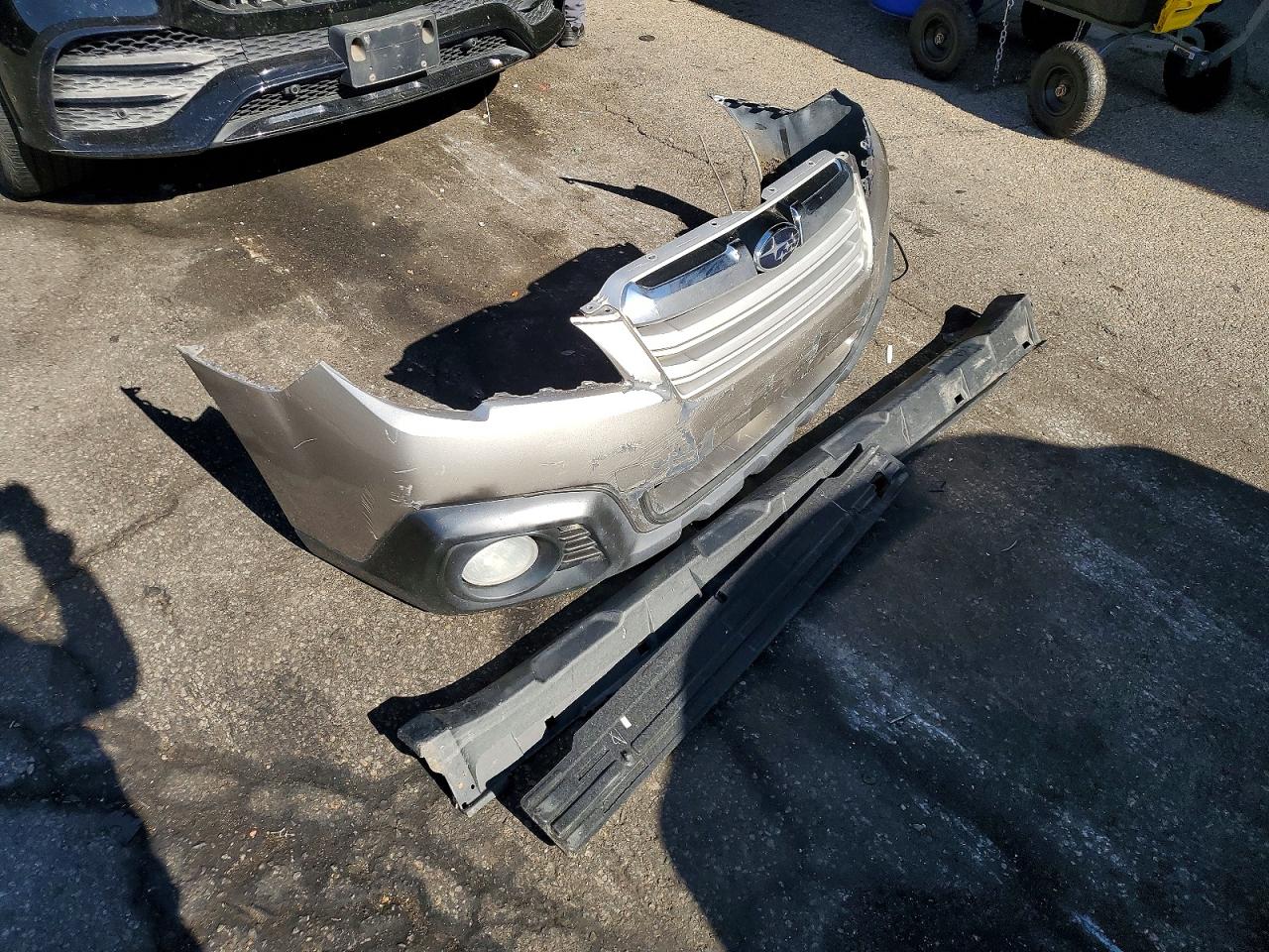 2014 Subaru Outback Серебряный vin: 4S4BRBDC2E3240070