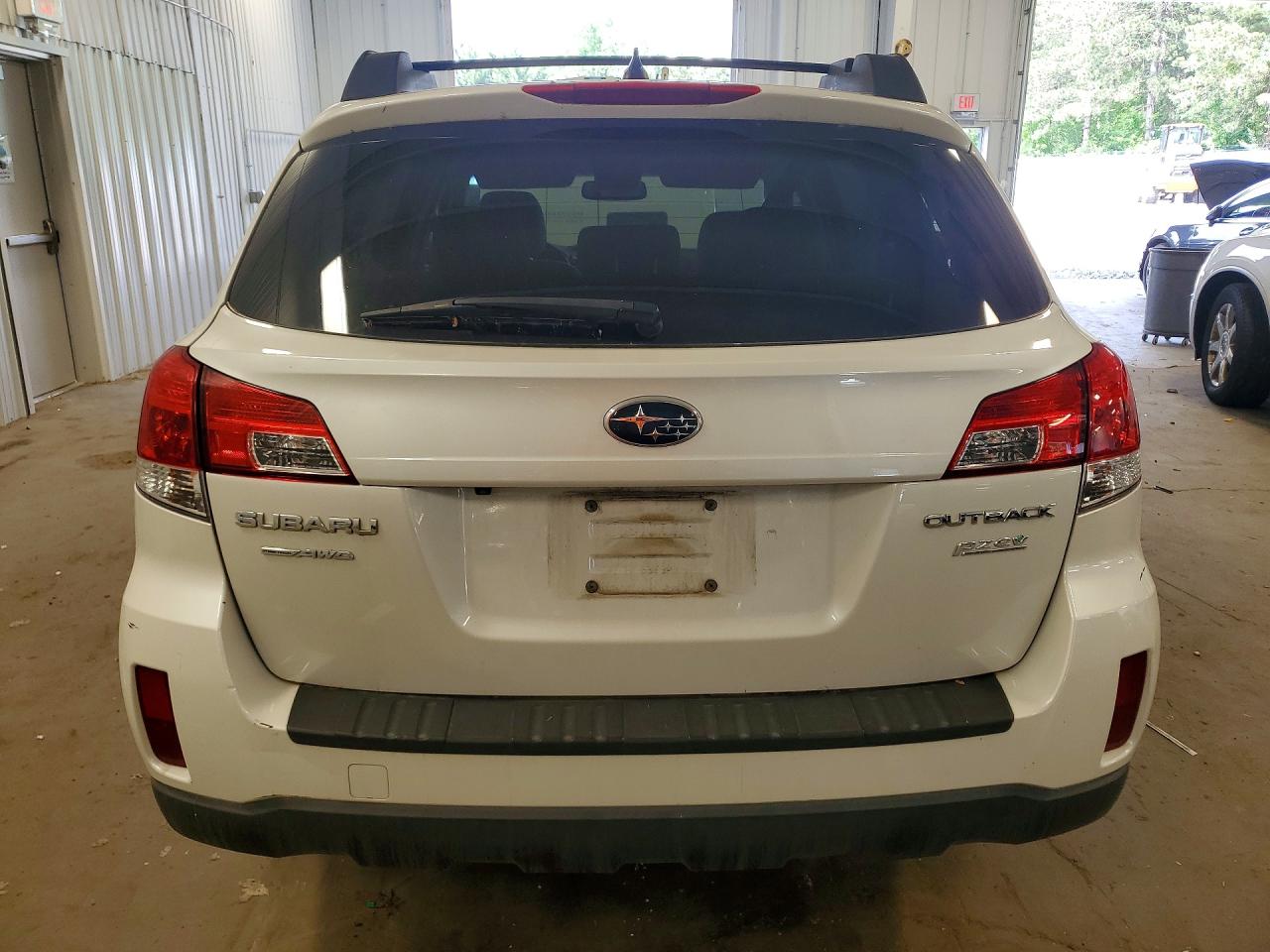 2014 Subaru Outback 2.5i Premium White vin: 4S4BRBDC2E3317150