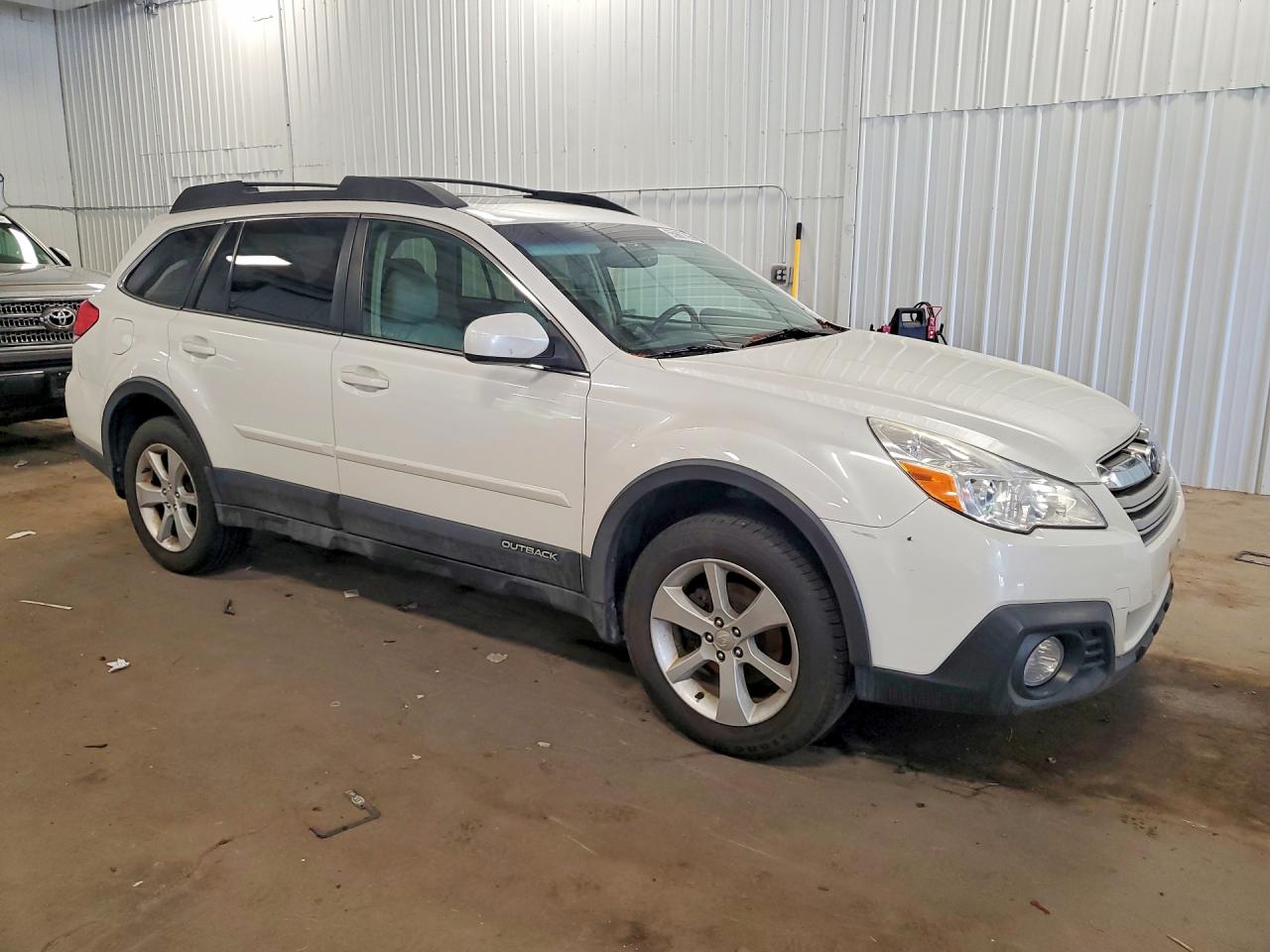 2014 Subaru Outback 2.5i Premium White vin: 4S4BRBDC2E3317150