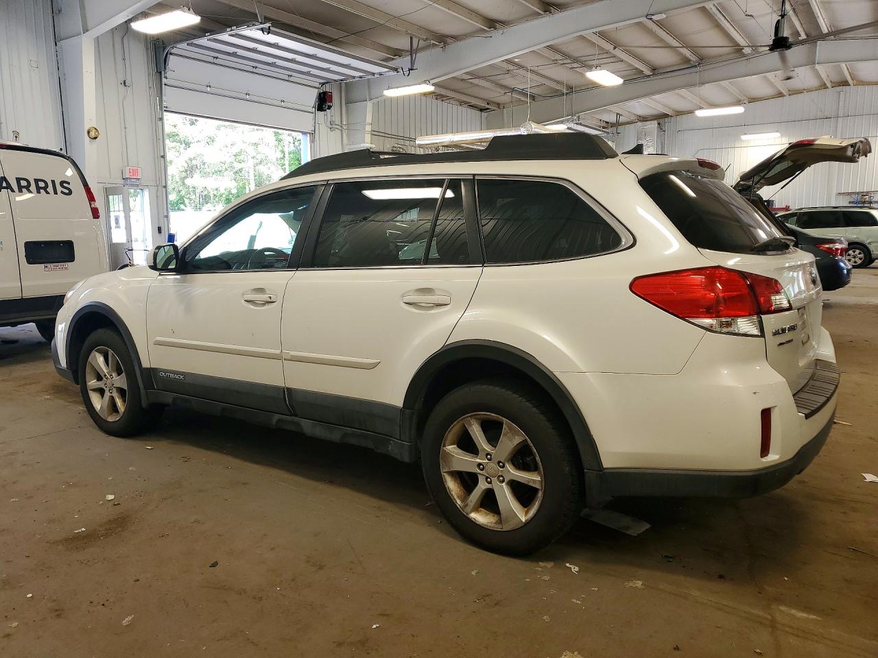 2014 Subaru Outback 2.5i Premium White vin: 4S4BRBDC2E3317150